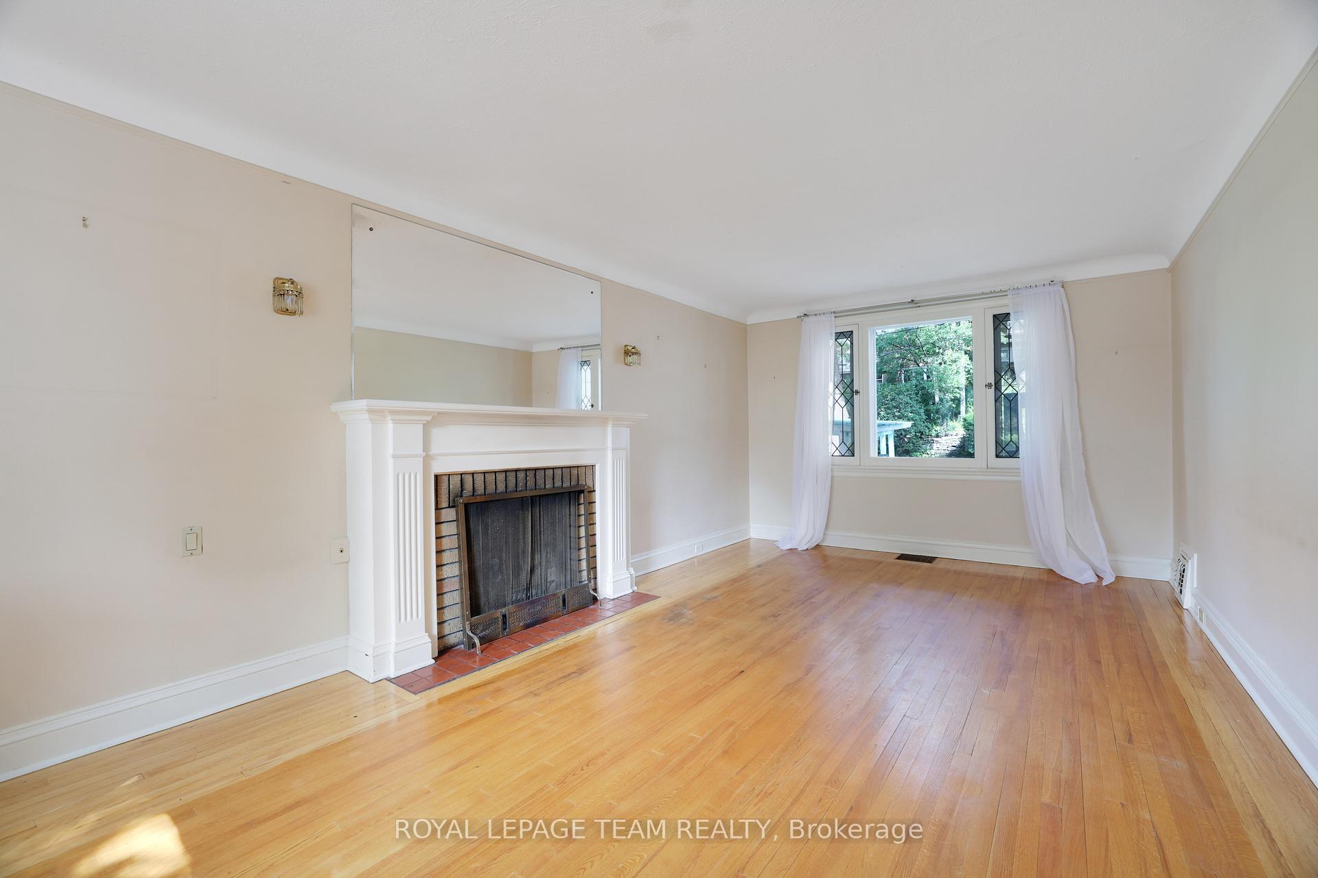 Photo 7 of 17 Kippewa Drive, Ottawa, Dows Lake — HOMEH