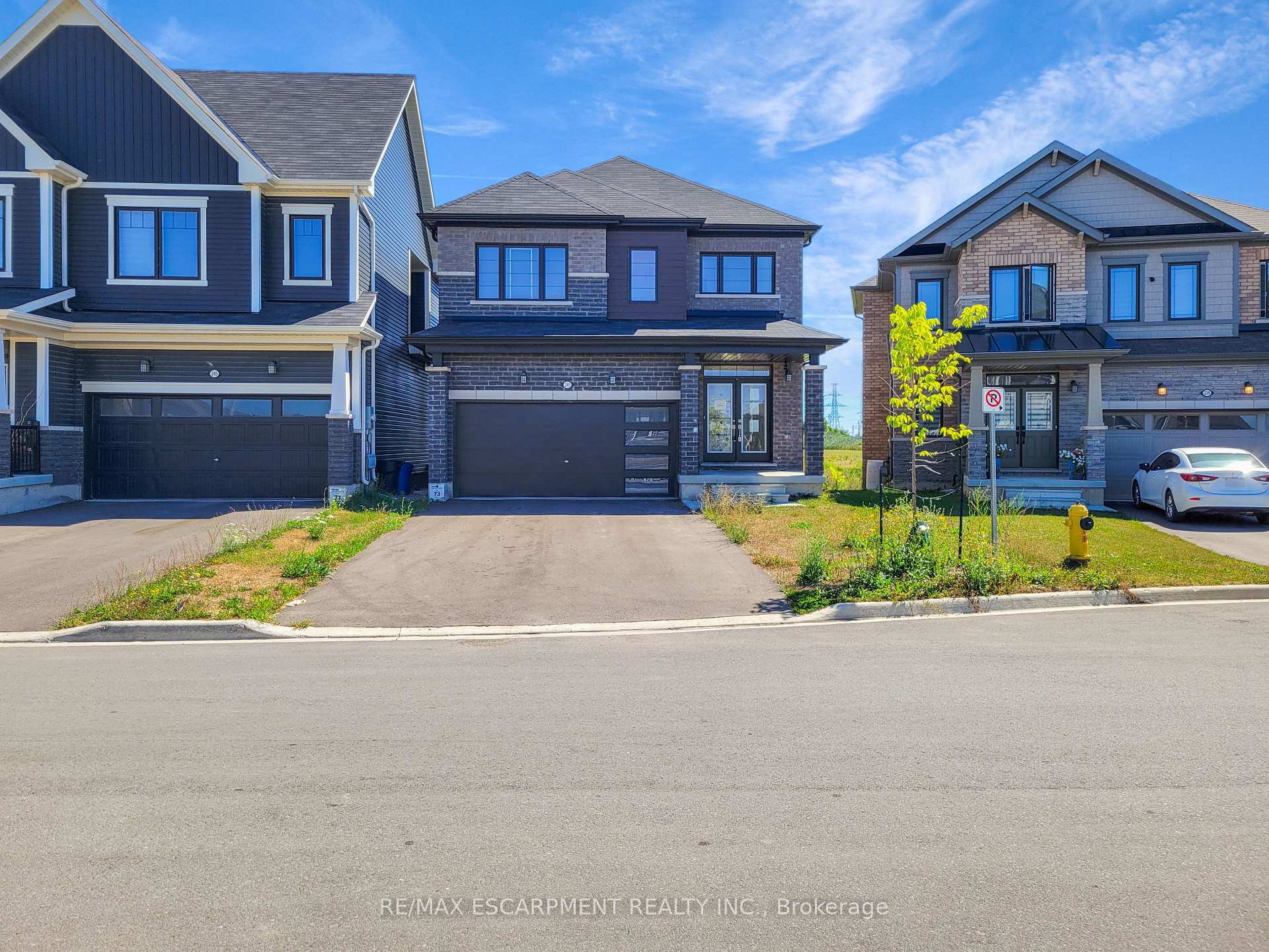 Photo 3 of 241 Vanilla Trail, Thorold, Rolling Meadows — HOMEH