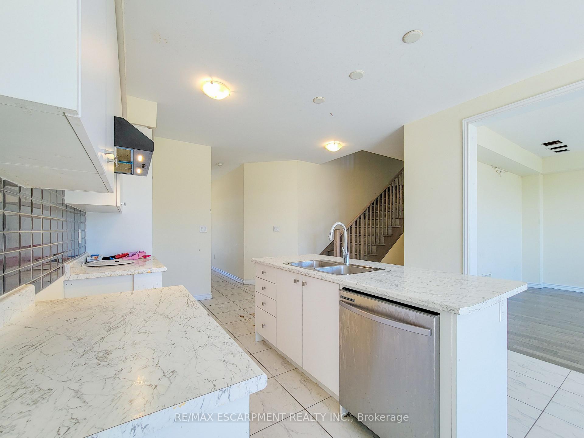 Photo 2 of 241 Vanilla Trail, Thorold, Rolling Meadows — HOMEH