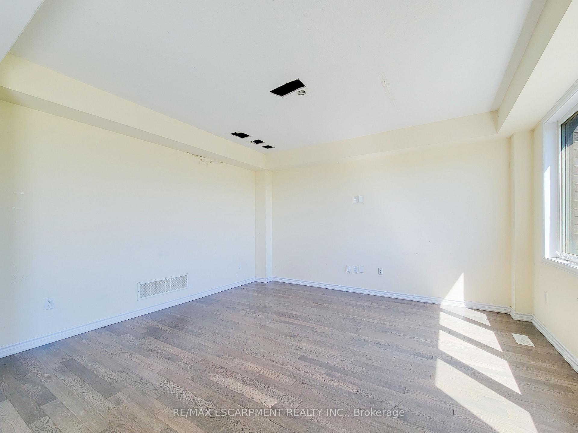 Photo 12 of 241 Vanilla Trail, Thorold, Rolling Meadows — HOMEH