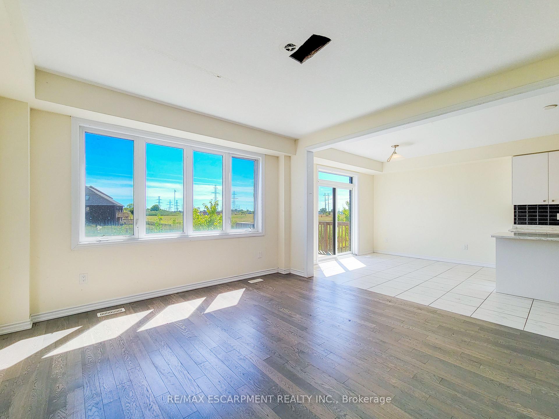 Photo 9 of 241 Vanilla Trail, Thorold, Rolling Meadows — HOMEH