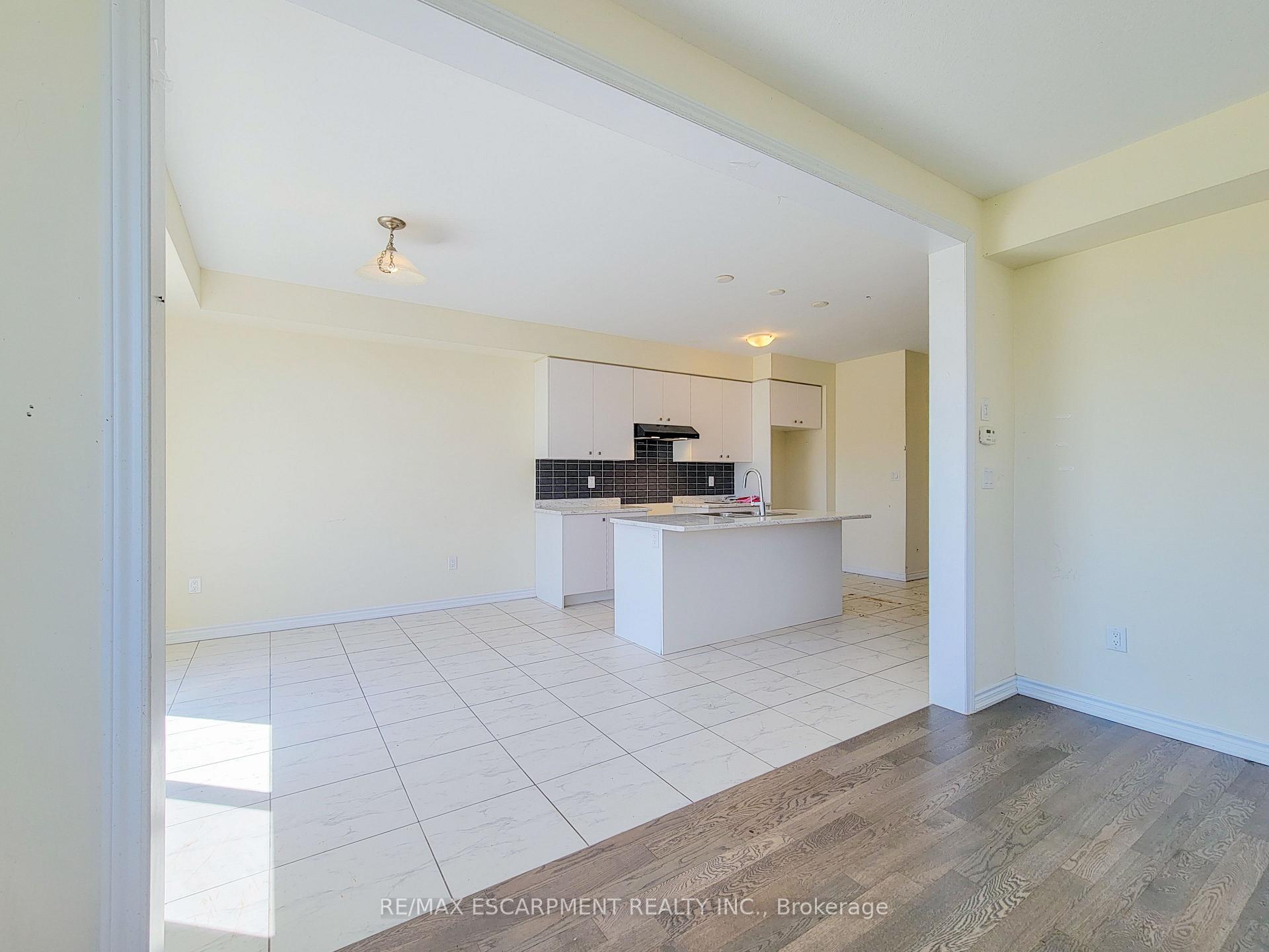 Photo 5 of 241 Vanilla Trail, Thorold, Rolling Meadows — HOMEH