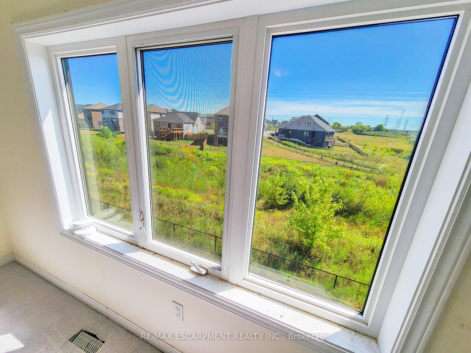 Photo 11 of 241 Vanilla Trail, Thorold, Rolling Meadows — HOMEH