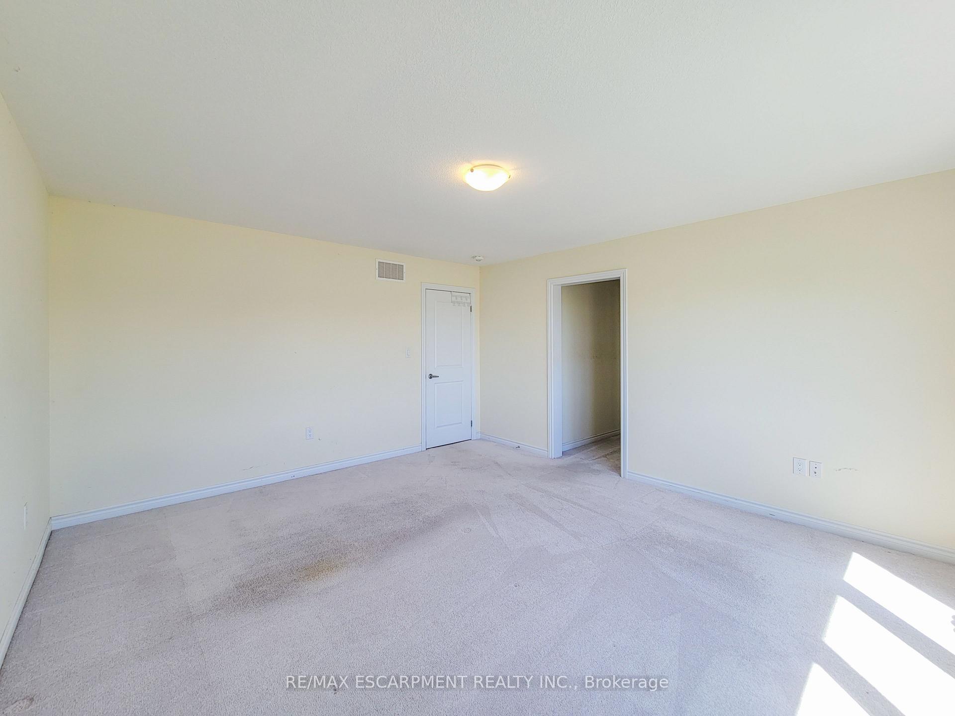 Photo 8 of 241 Vanilla Trail, Thorold, Rolling Meadows — HOMEH