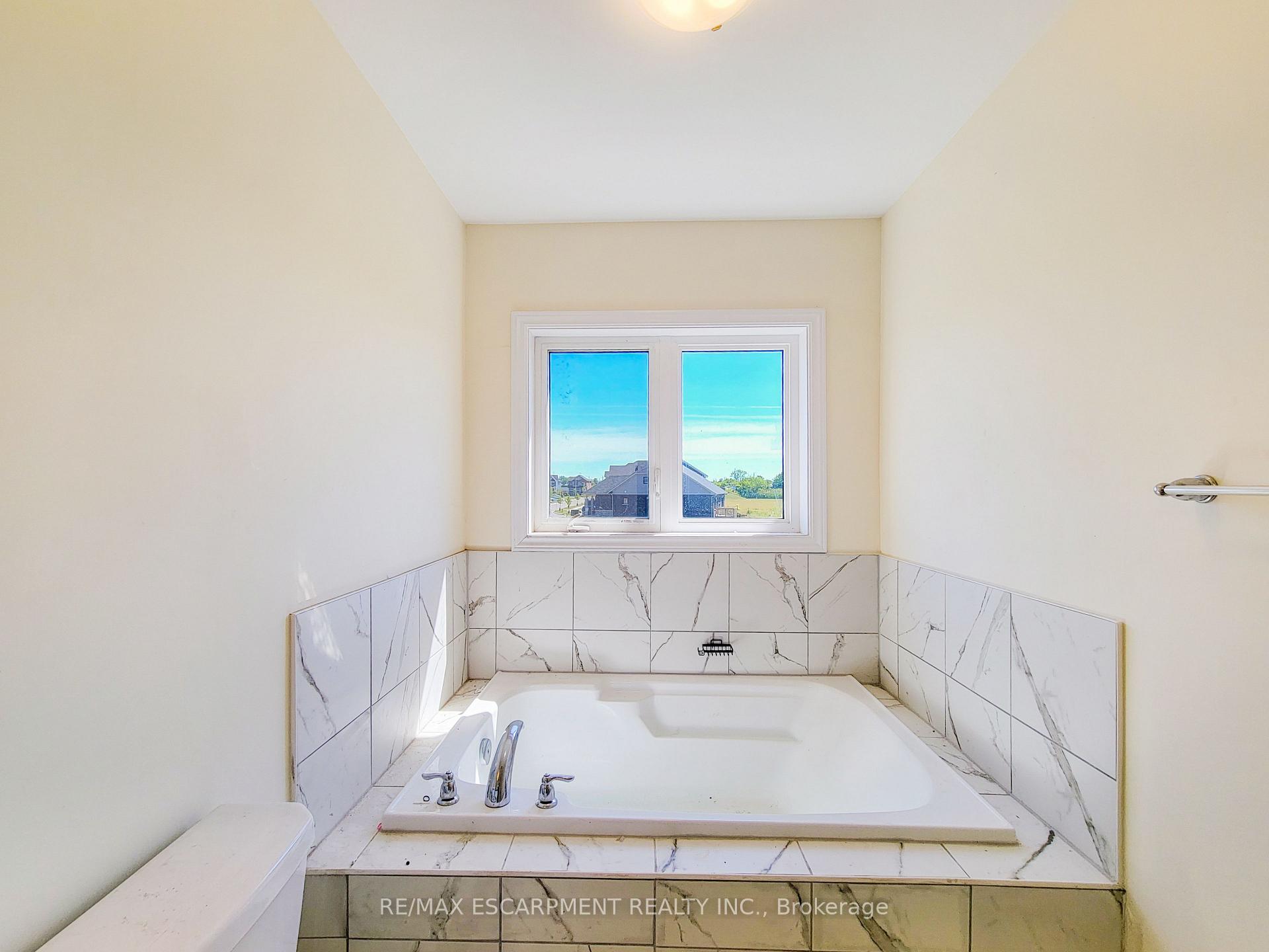 Photo 6 of 241 Vanilla Trail, Thorold, Rolling Meadows — HOMEH