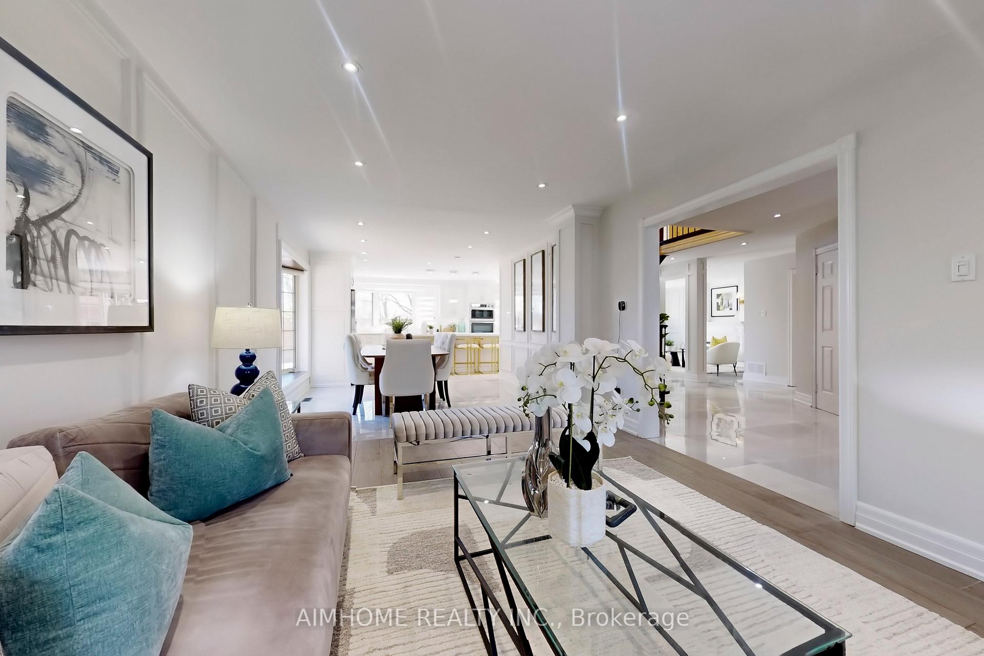 Photo 5 of 24 Tilman Circle, Markham, Markham Village — HOMEH