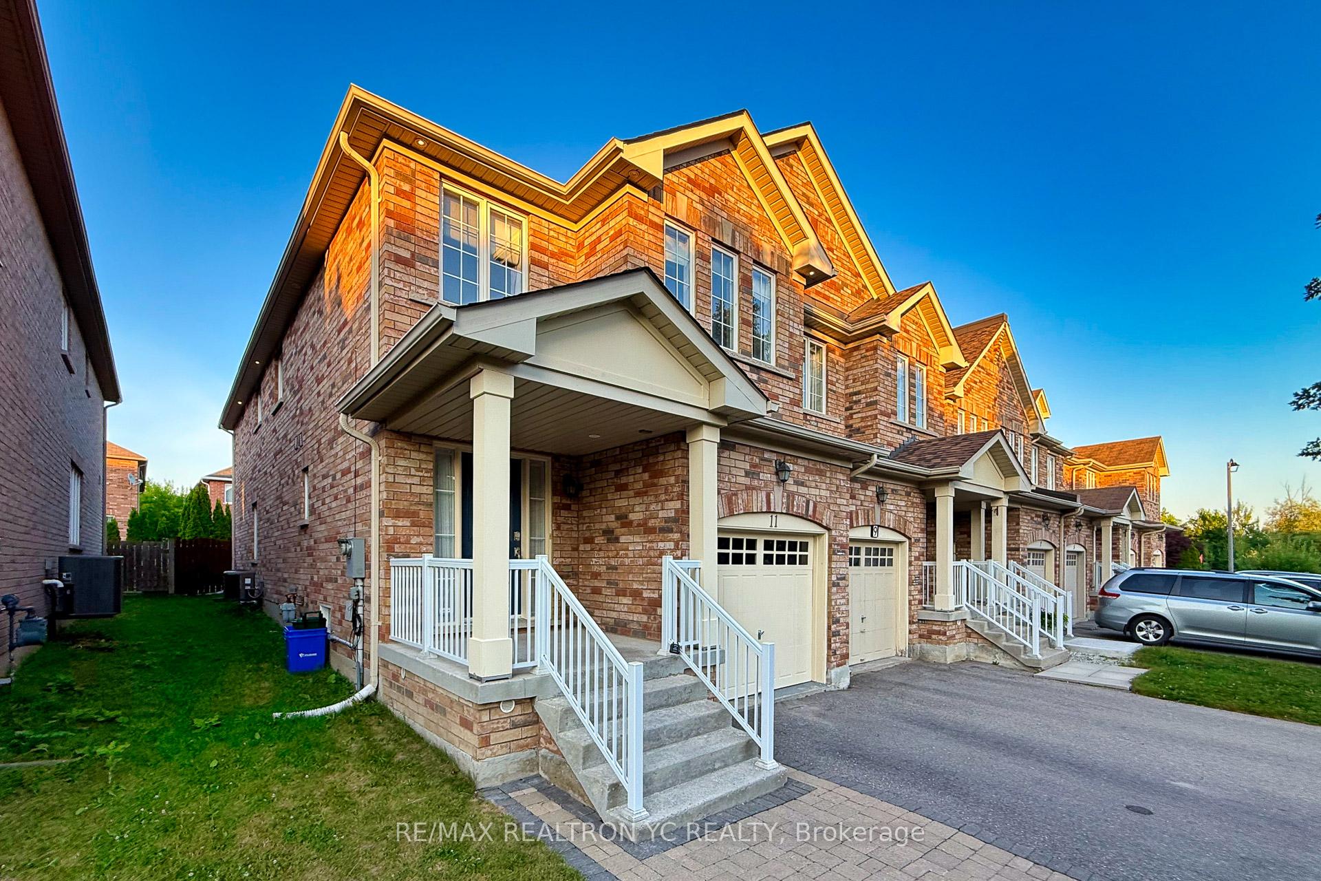 Photo 4 of 11 Carrier Crescent, Vaughan, Patterson — HOMEH