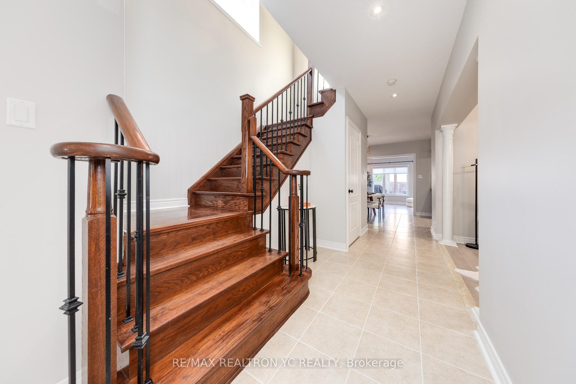 Photo 29 of 11 Carrier Crescent, Vaughan, Patterson — HOMEH