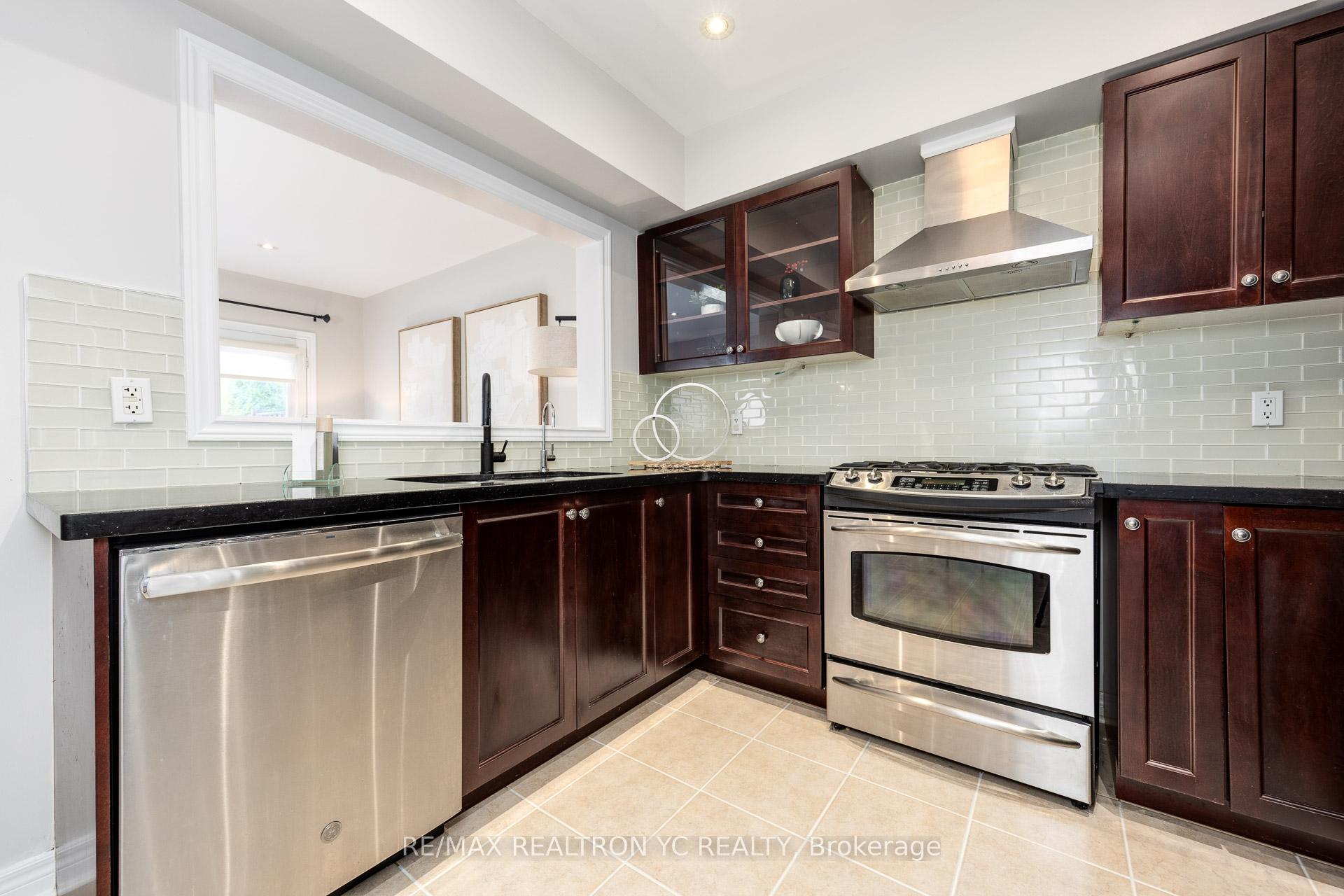 Photo 8 of 11 Carrier Crescent, Vaughan, Patterson — HOMEH
