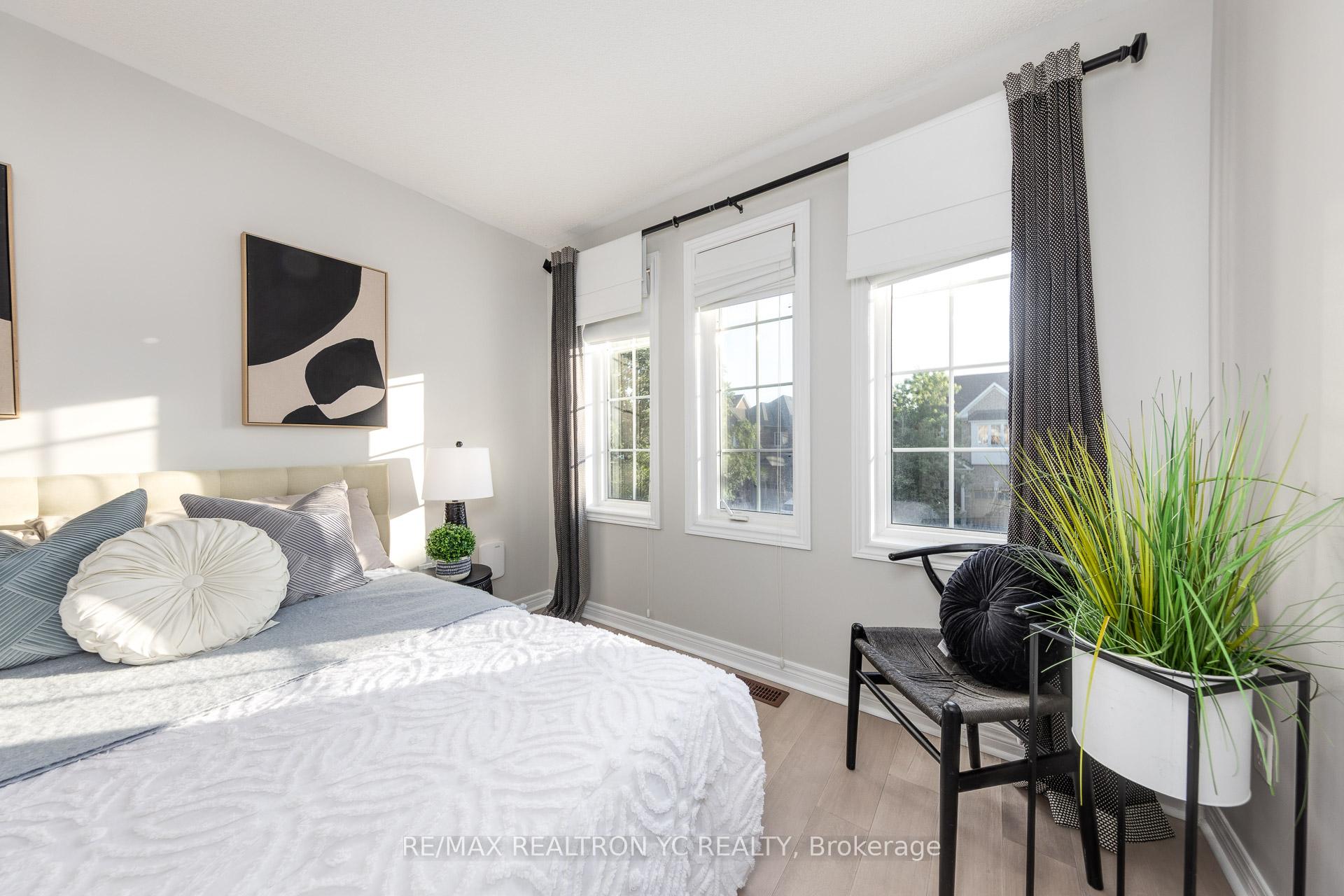 Photo 7 of 11 Carrier Crescent, Vaughan, Patterson — HOMEH