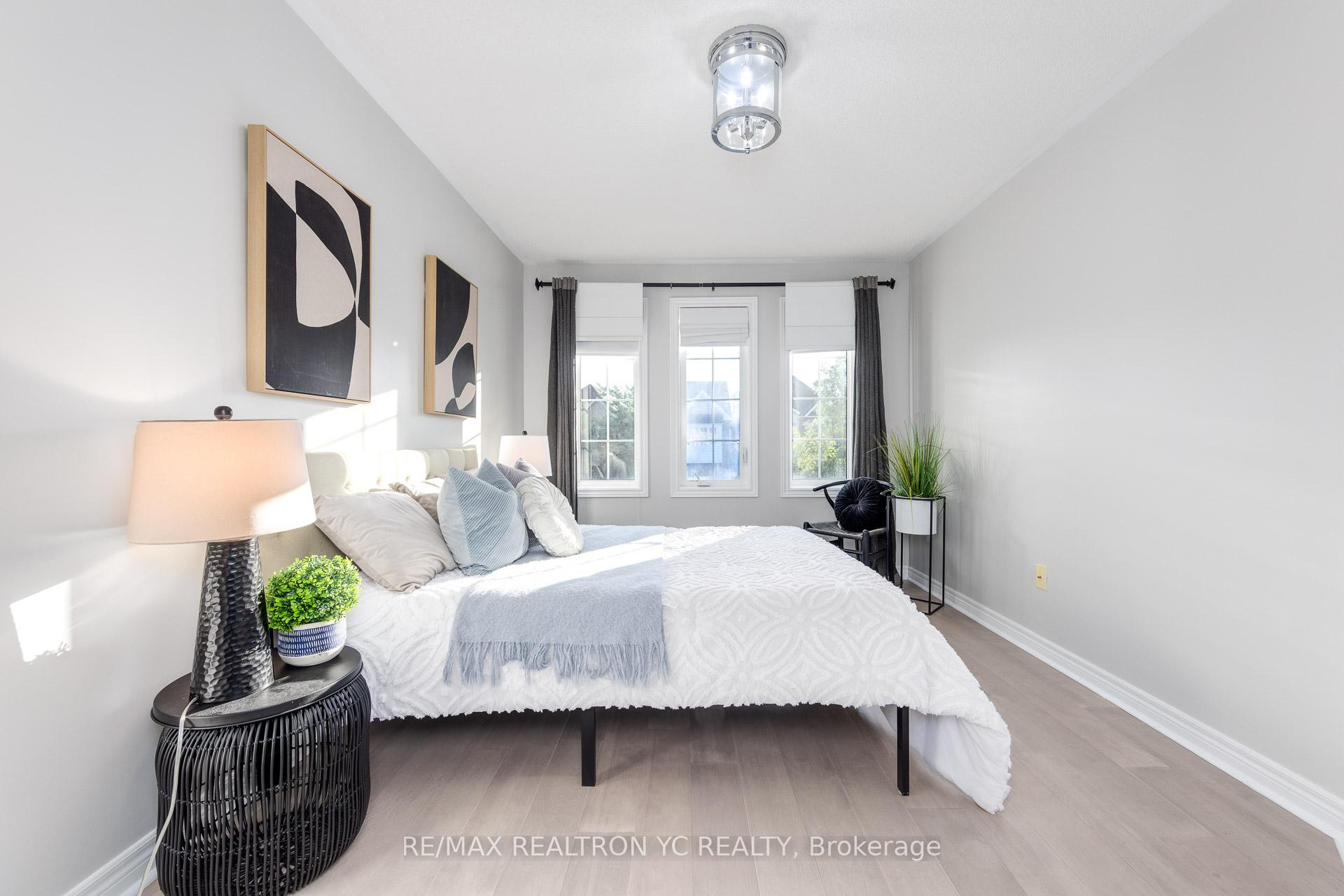 Photo 14 of 11 Carrier Crescent, Vaughan, Patterson — HOMEH