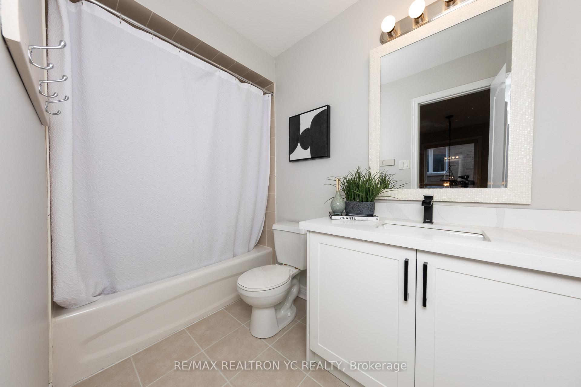 Photo 23 of 11 Carrier Crescent, Vaughan, Patterson — HOMEH
