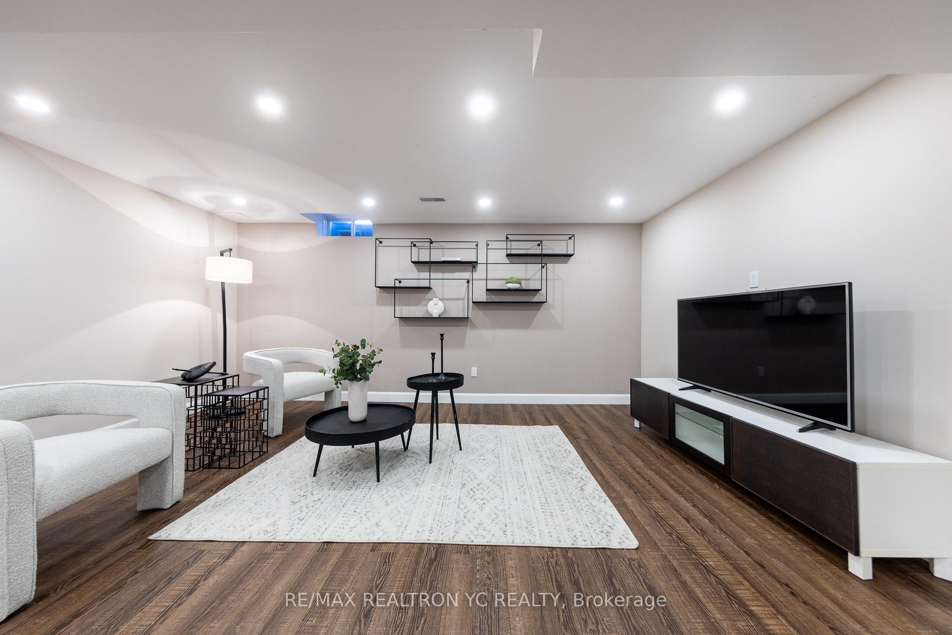 Photo 6 of 11 Carrier Crescent, Vaughan, Patterson — HOMEH