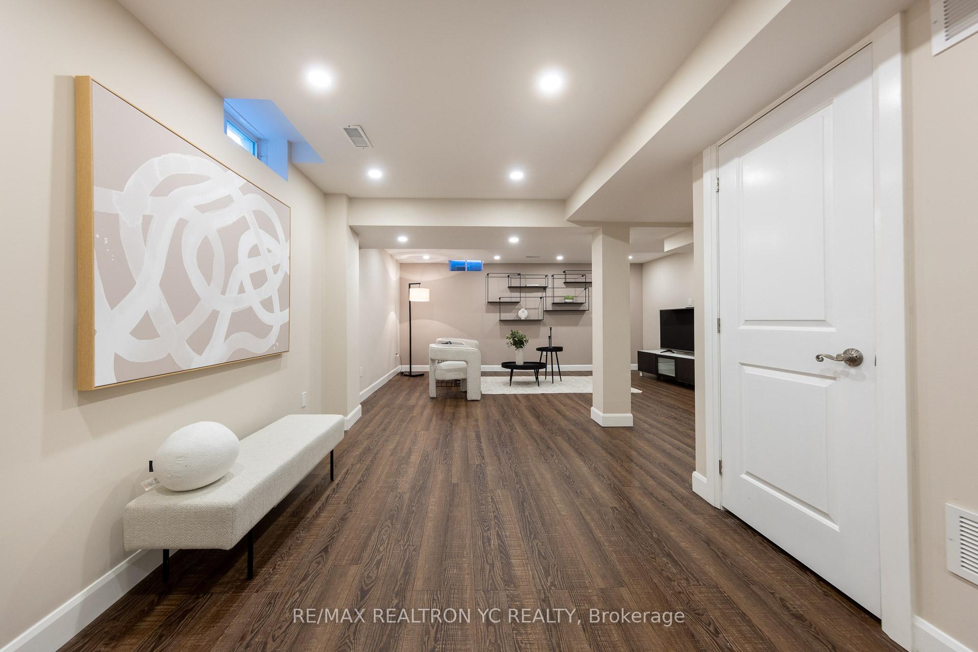 Photo 17 of 11 Carrier Crescent, Vaughan, Patterson — HOMEH