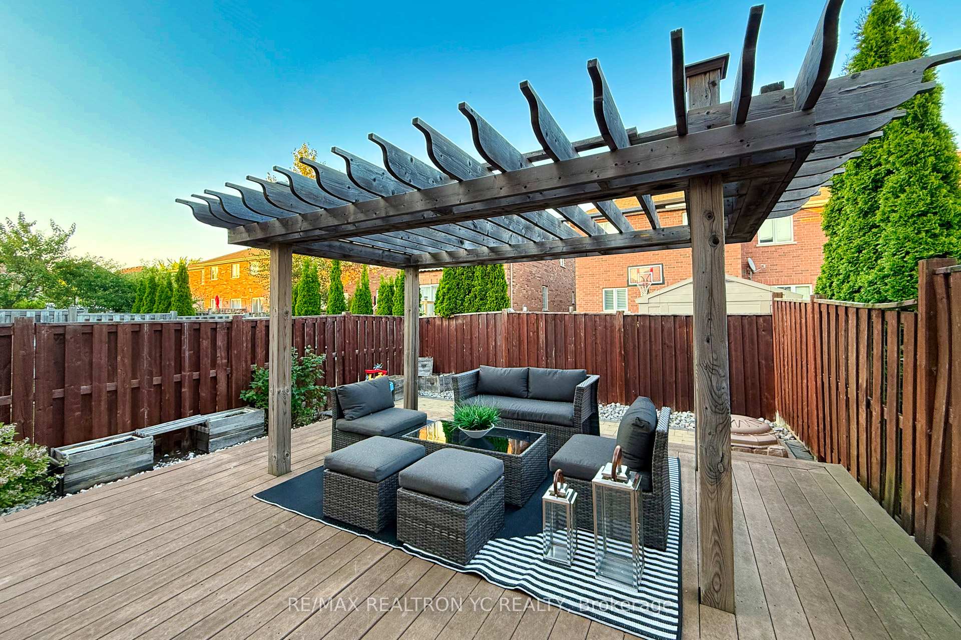 Photo 25 of 11 Carrier Crescent, Vaughan, Patterson — HOMEH