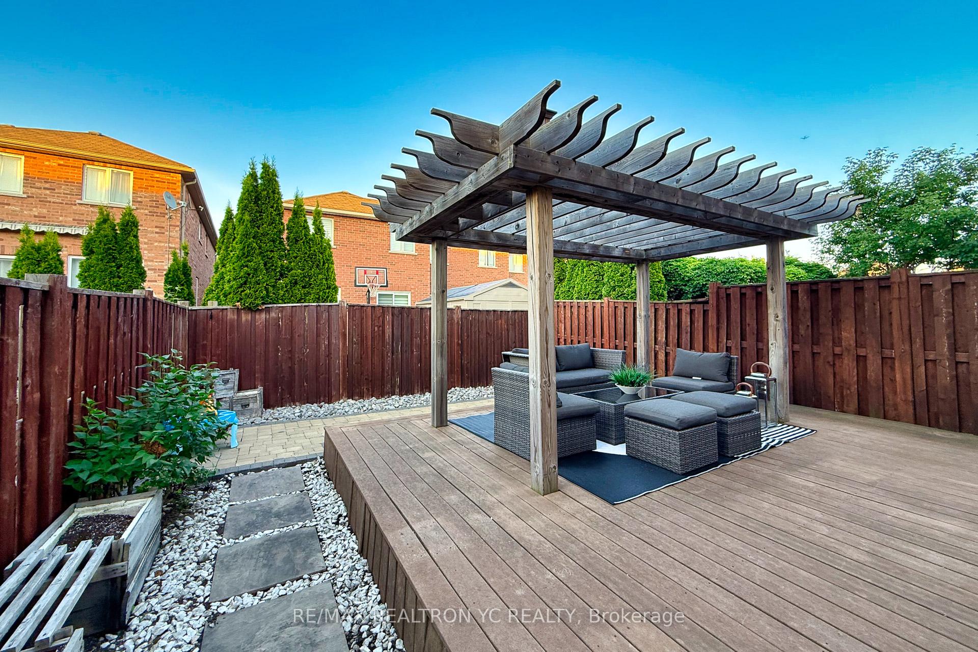 Photo 28 of 11 Carrier Crescent, Vaughan, Patterson — HOMEH
