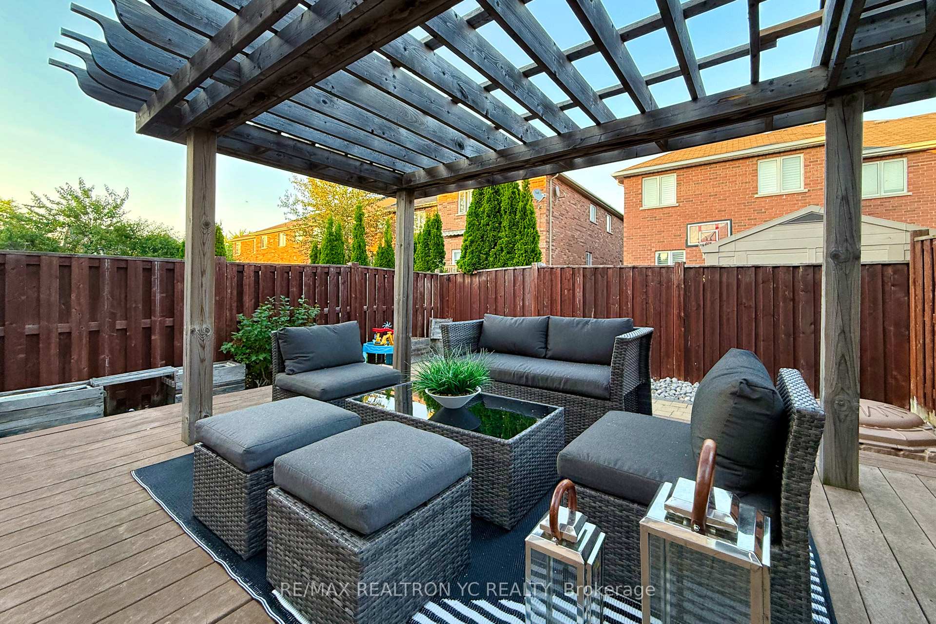 Photo 33 of 11 Carrier Crescent, Vaughan, Patterson — HOMEH