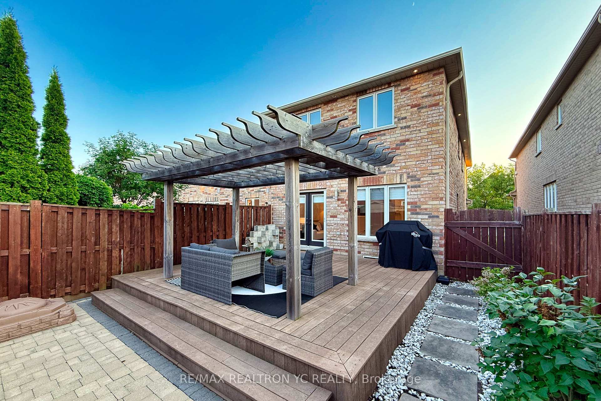 Photo 18 of 11 Carrier Crescent, Vaughan, Patterson — HOMEH