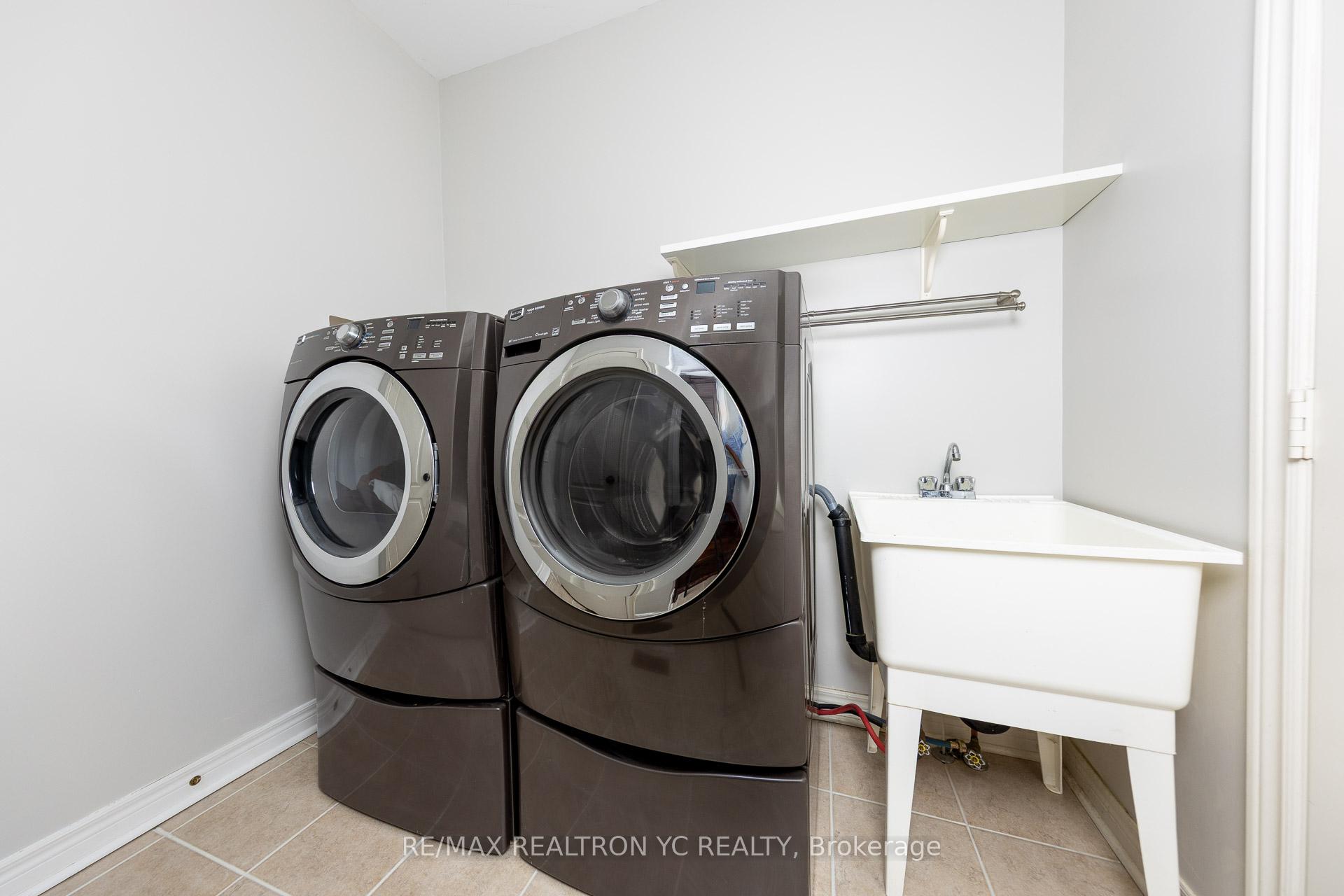 Photo 24 of 11 Carrier Crescent, Vaughan, Patterson — HOMEH