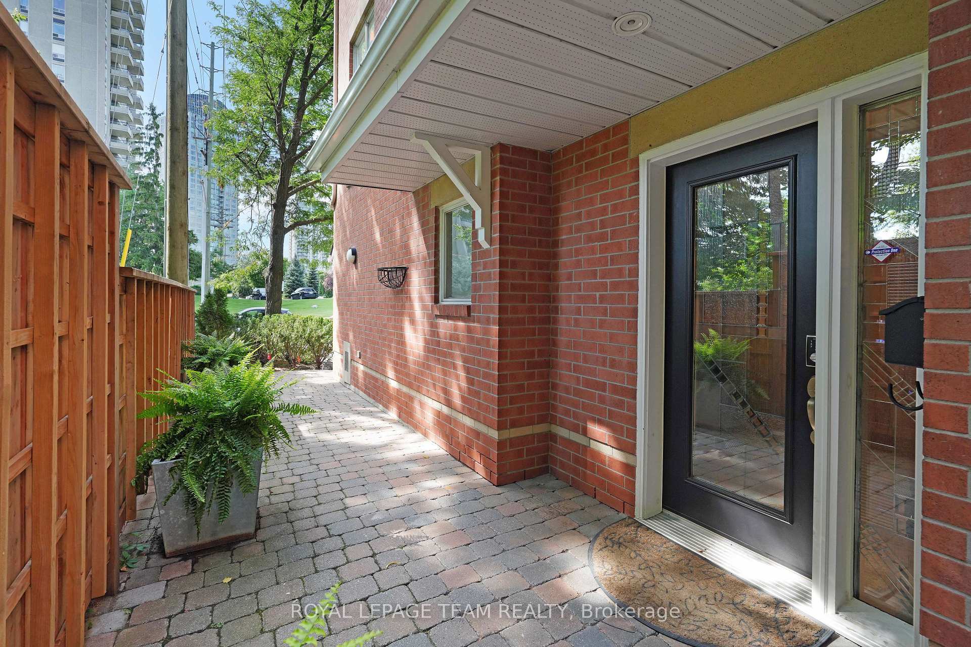 Photo 31 of 201 Clearview Avenue, Ottawa, Westboro North — HOMEH