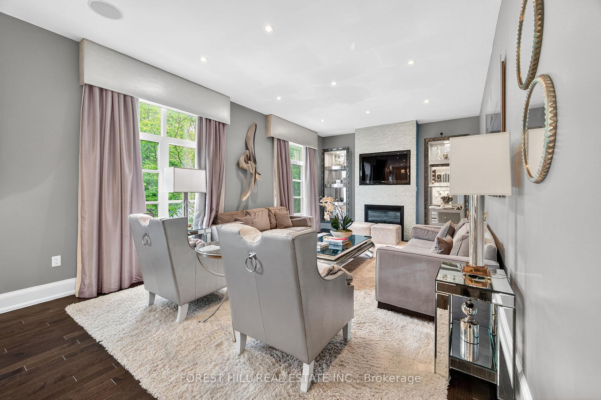 Photo 3 of 71 Woodvalley Crescent, Vaughan, Patterson — HOMEH