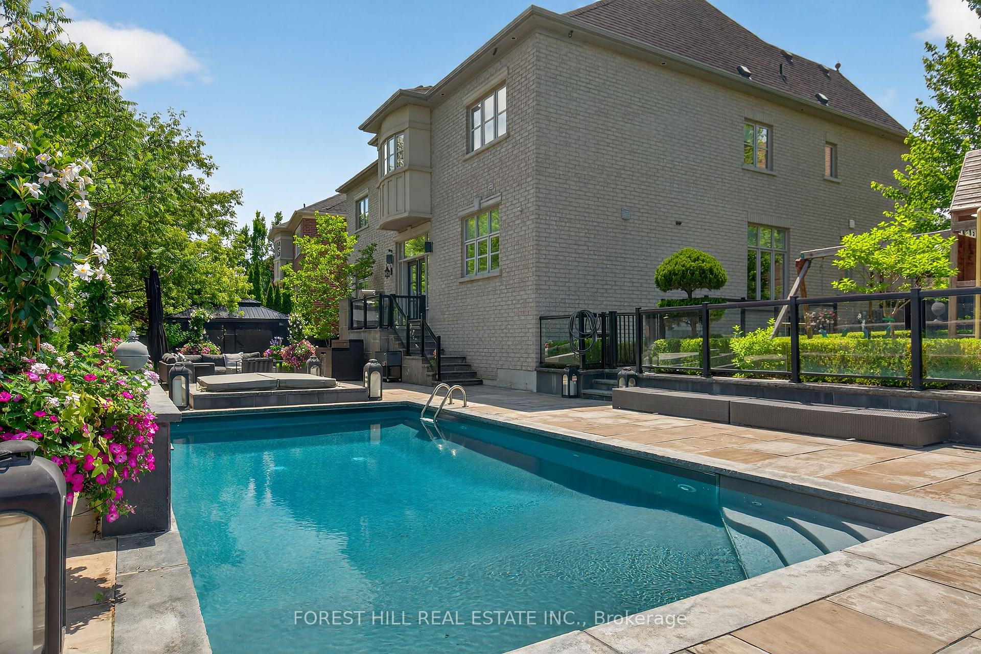 Photo 43 of 71 Woodvalley Crescent, Vaughan, Patterson — HOMEH