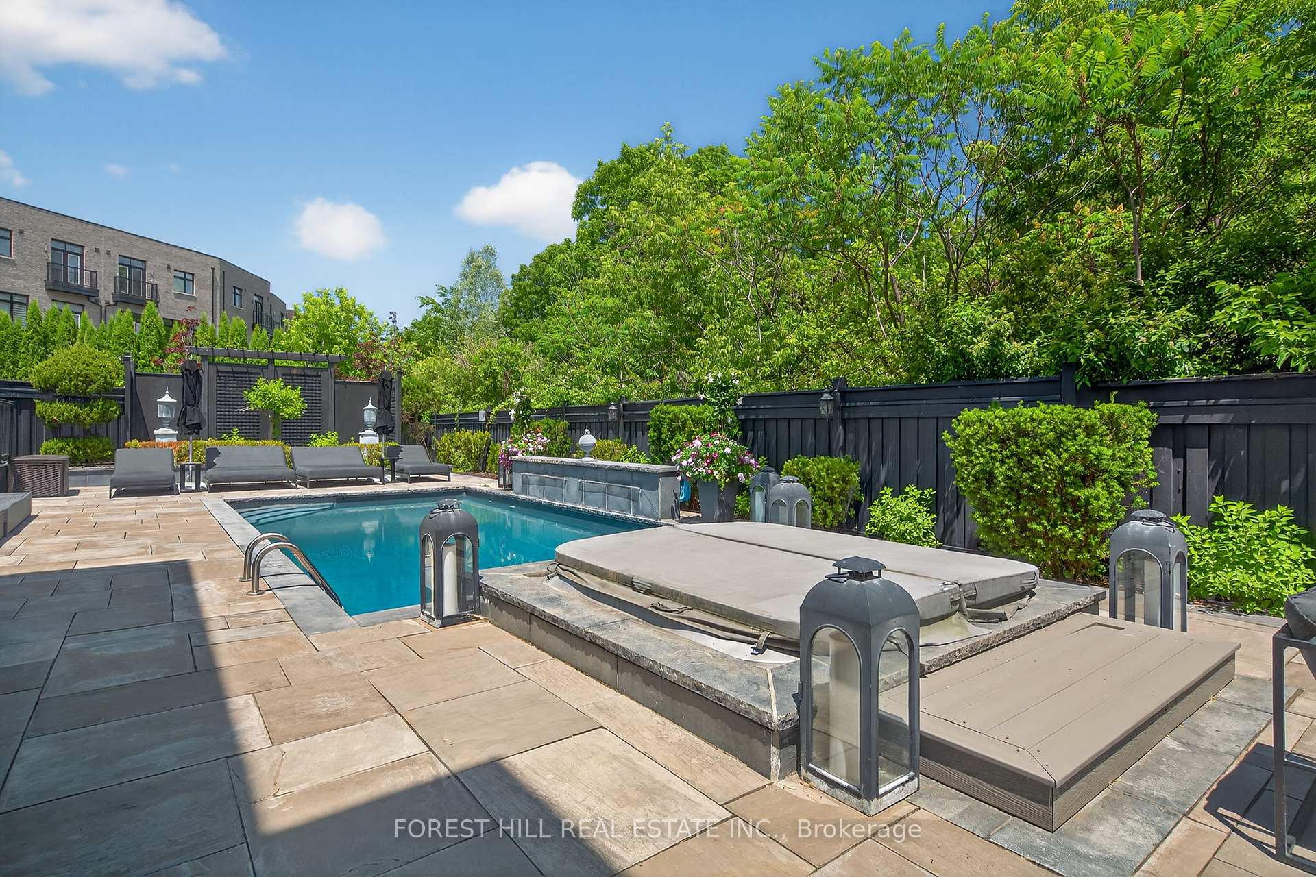 Photo 32 of 71 Woodvalley Crescent, Vaughan, Patterson — HOMEH