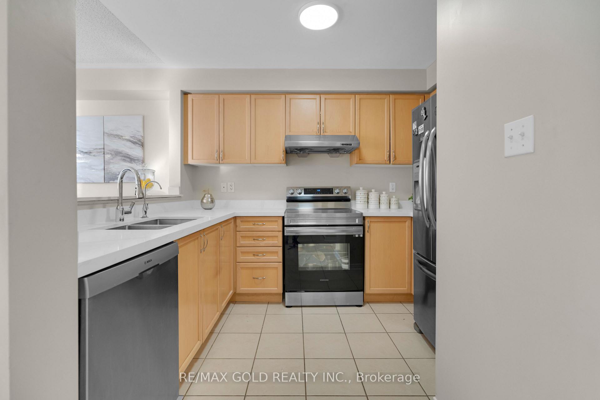 Photo 2 of 29 Sand Cherry Crescent, Brampton, Sandringham-Wellington — HOMEH