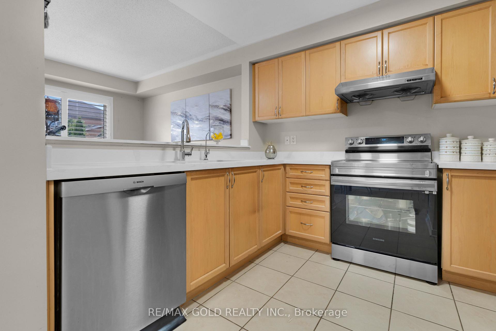 Photo 12 of 29 Sand Cherry Crescent, Brampton, Sandringham-Wellington — HOMEH