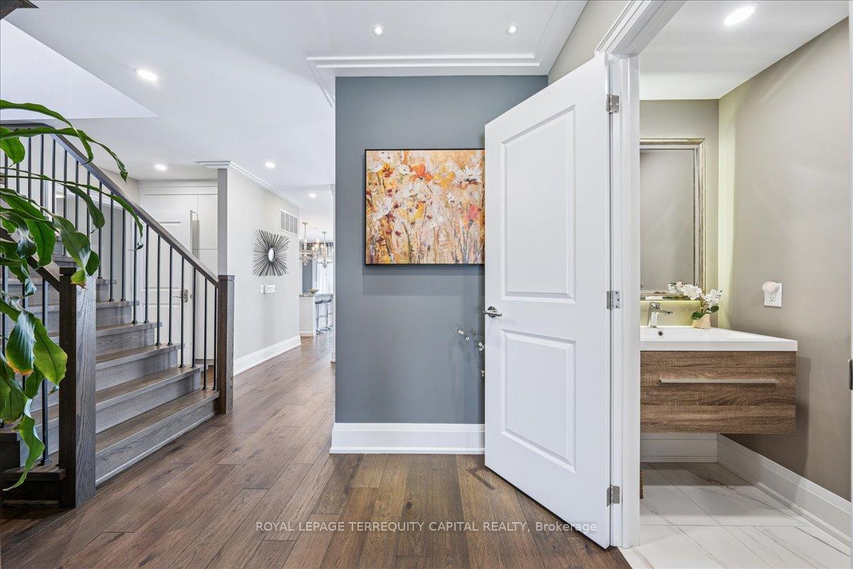 Photo 2 of 140 Patna Crescent, Vaughan, Maple — HOMEH