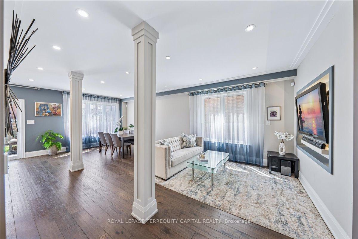 Photo 6 of 140 Patna Crescent, Vaughan, Maple — HOMEH