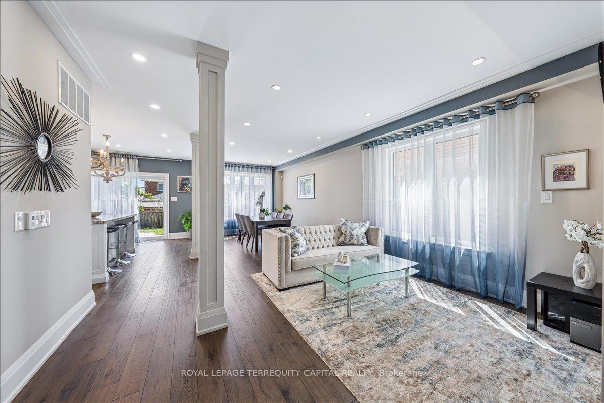 Photo 8 of 140 Patna Crescent, Vaughan, Maple — HOMEH