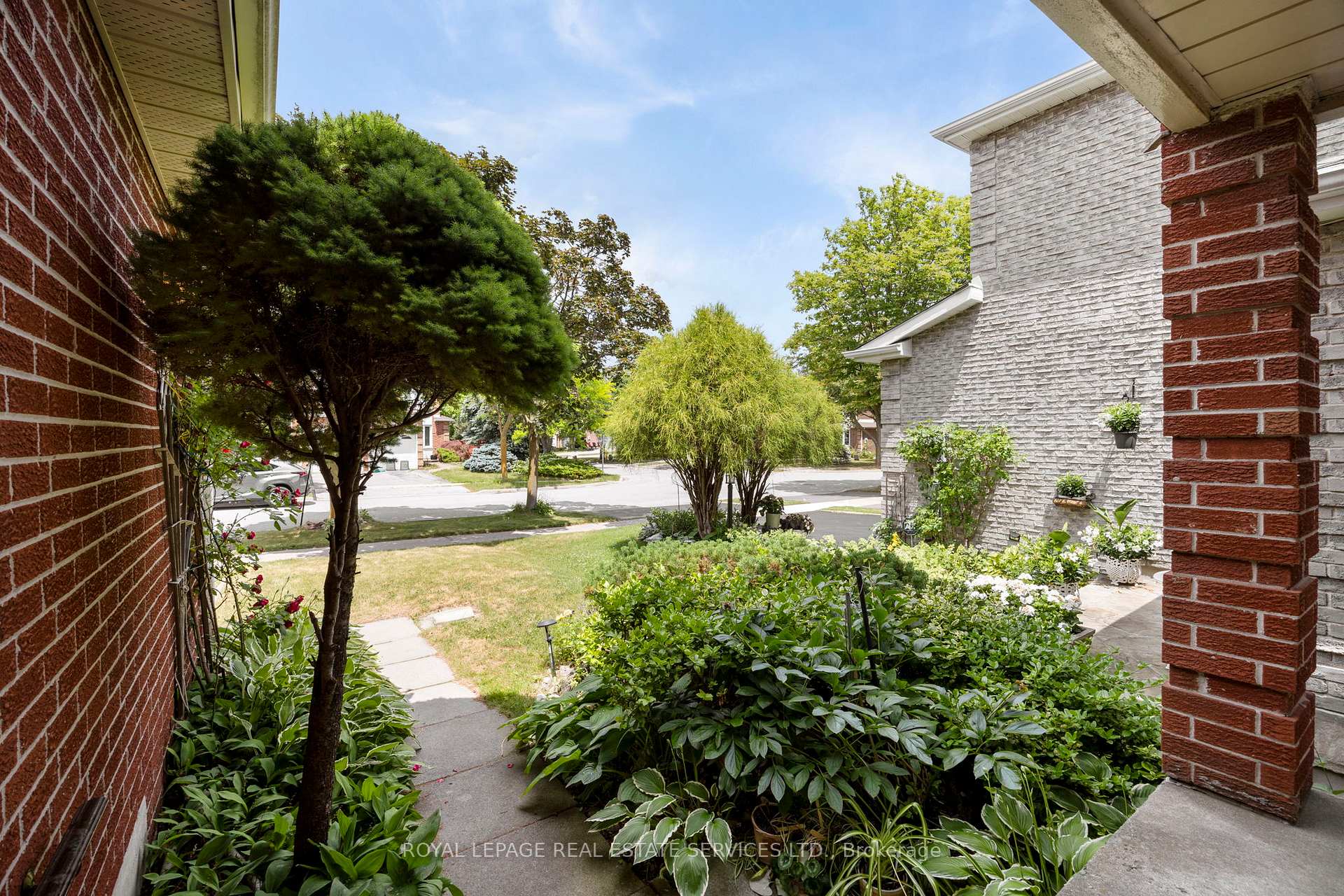 Photo 3 of 119 Heatherton Way, Vaughan, Crestwood-Springfarm-Yorkhill — HOMEH