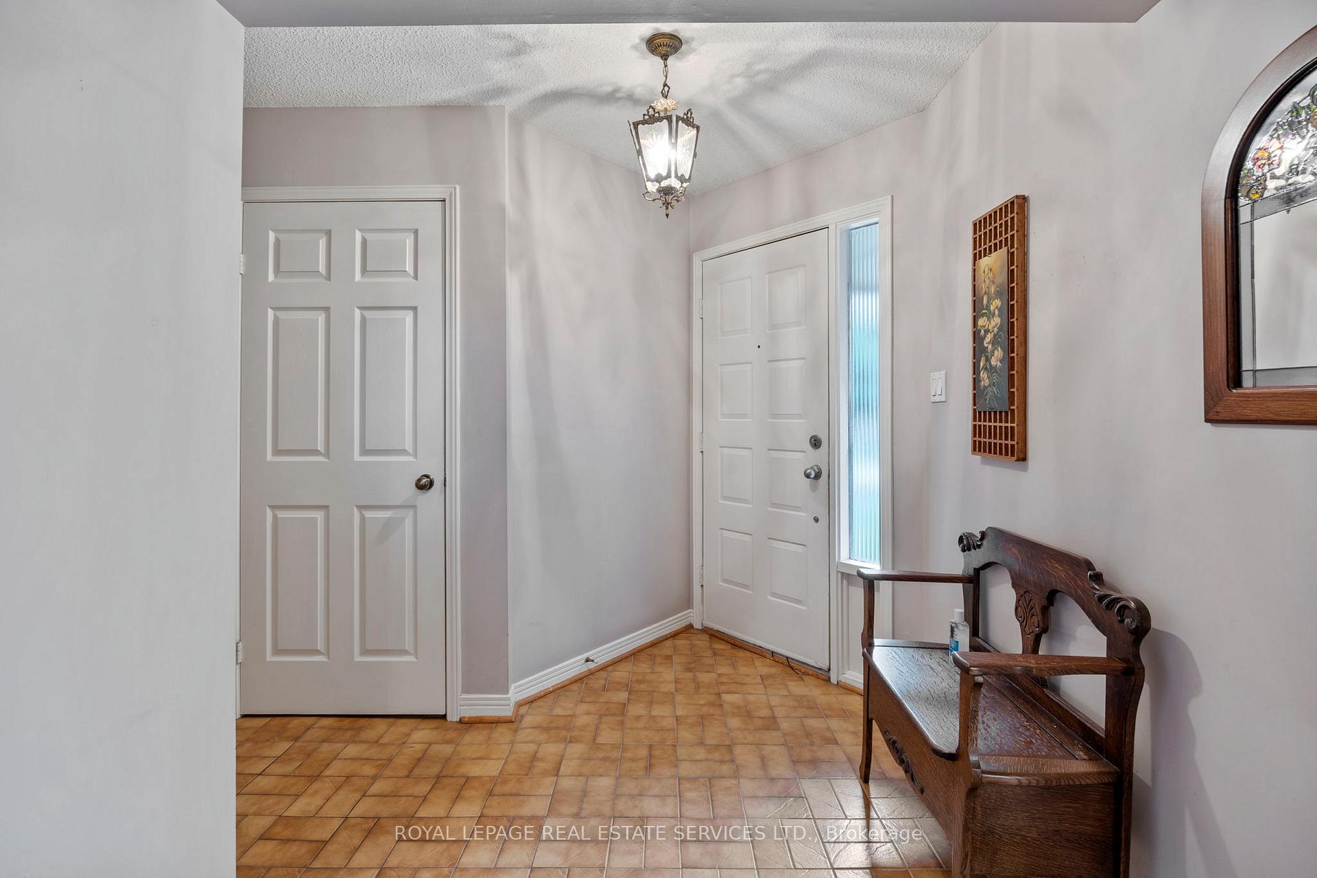 Photo 7 of 119 Heatherton Way, Vaughan, Crestwood-Springfarm-Yorkhill — HOMEH