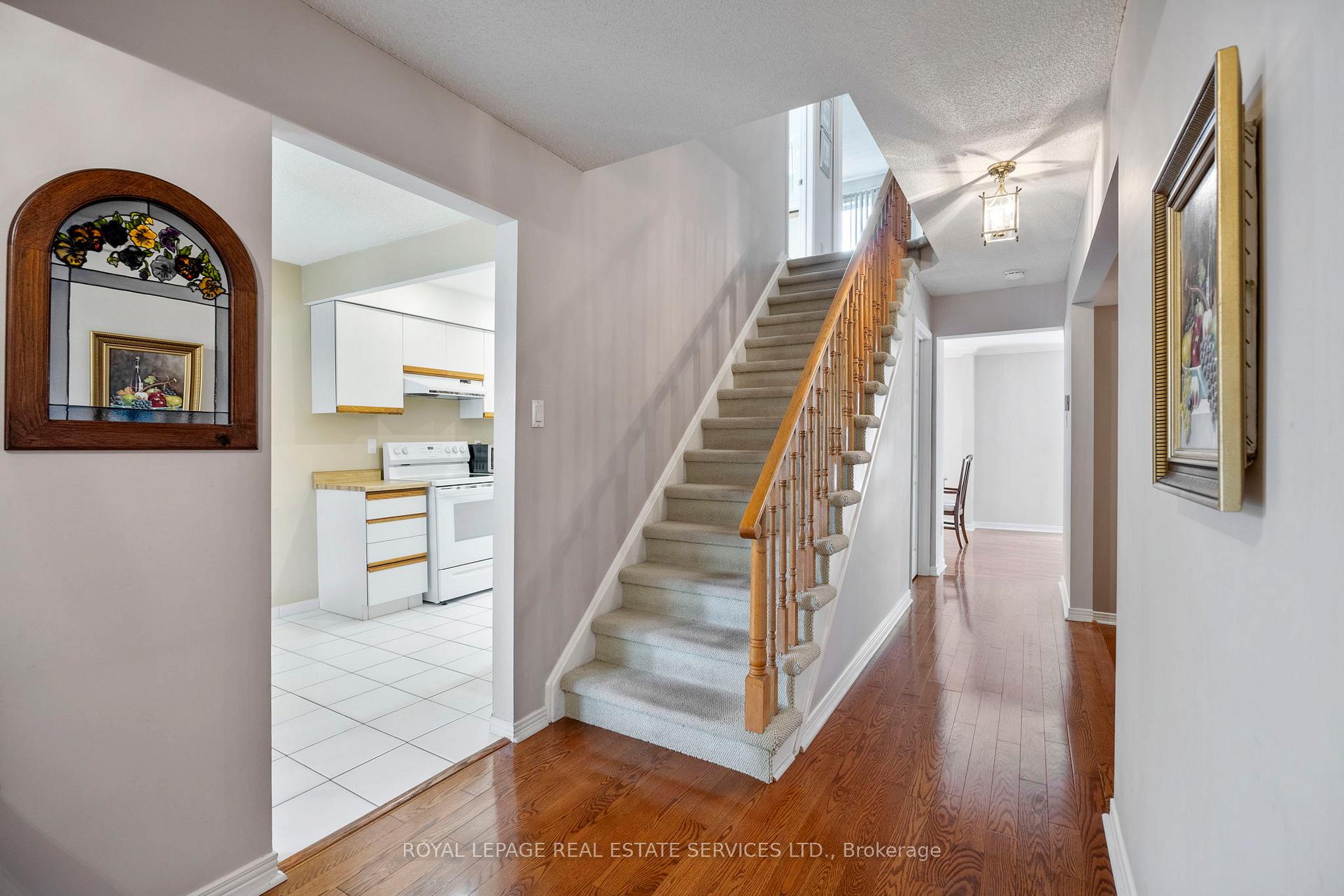 Photo 4 of 119 Heatherton Way, Vaughan, Crestwood-Springfarm-Yorkhill — HOMEH