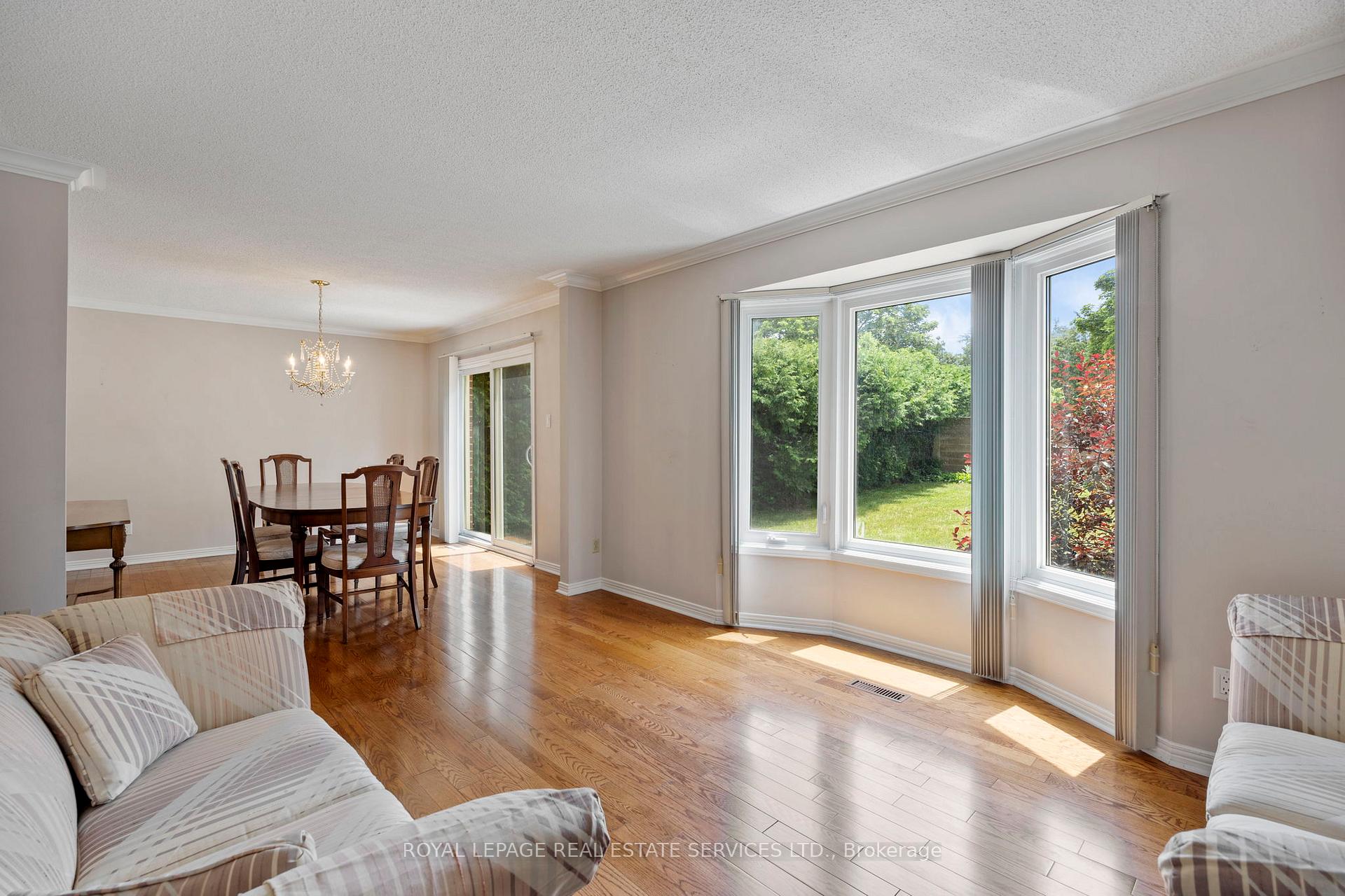 Photo 5 of 119 Heatherton Way, Vaughan, Crestwood-Springfarm-Yorkhill — HOMEH