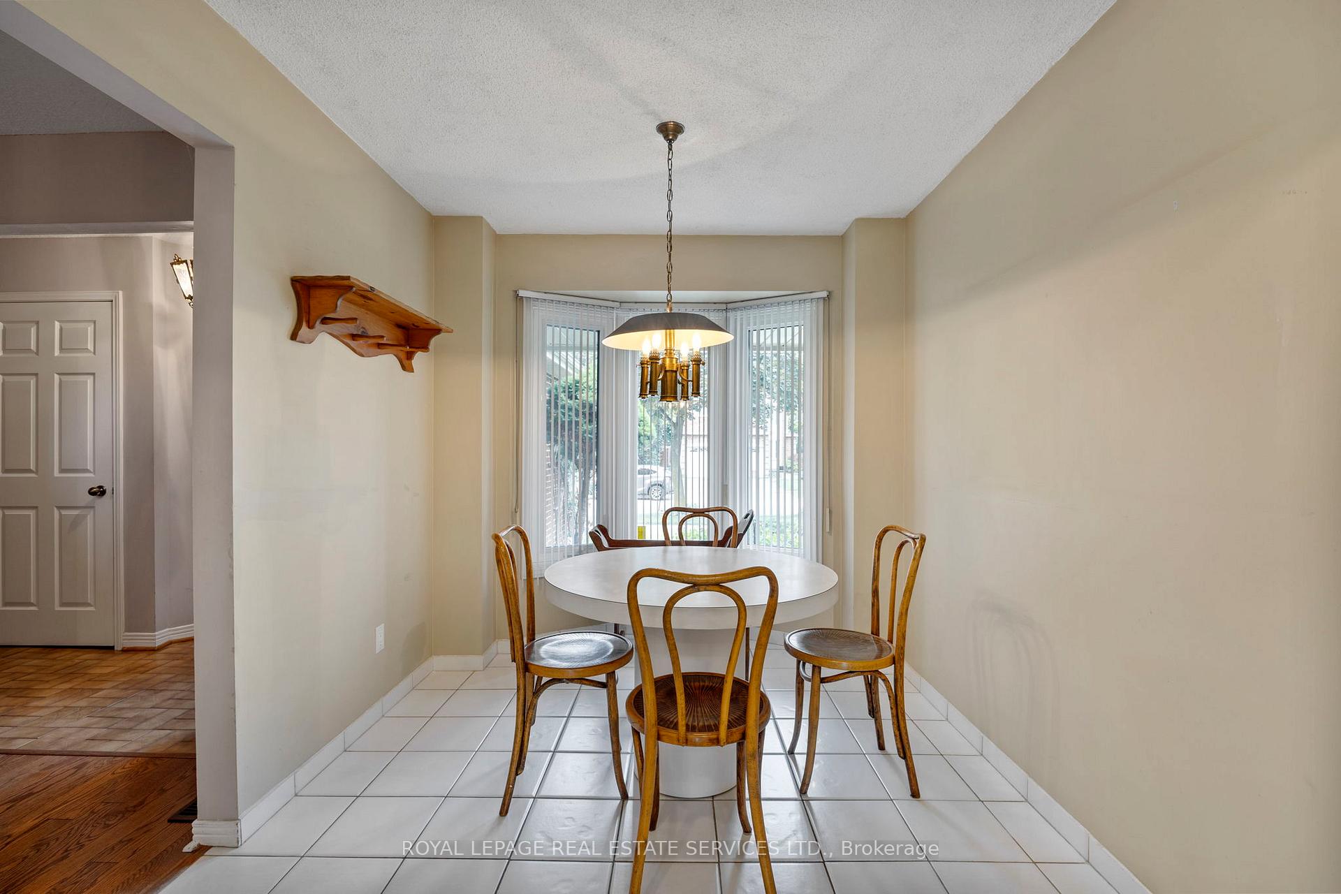 Photo 12 of 119 Heatherton Way, Vaughan, Crestwood-Springfarm-Yorkhill — HOMEH