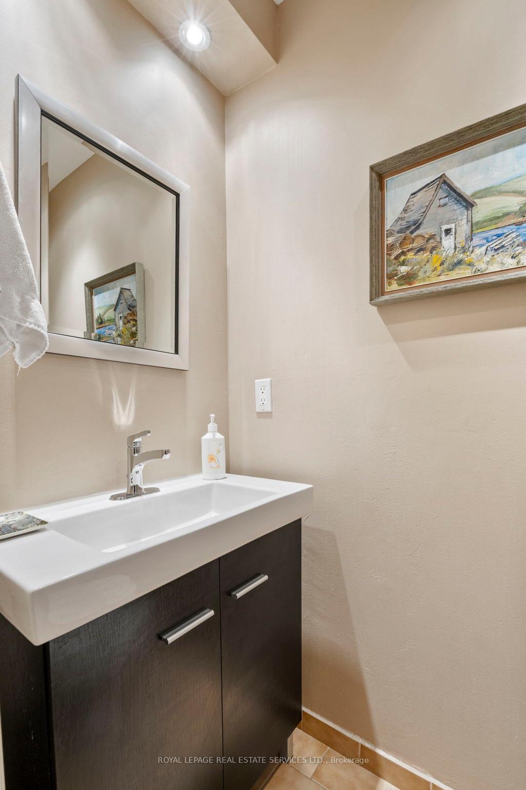 Photo 9 of 119 Heatherton Way, Vaughan, Crestwood-Springfarm-Yorkhill — HOMEH