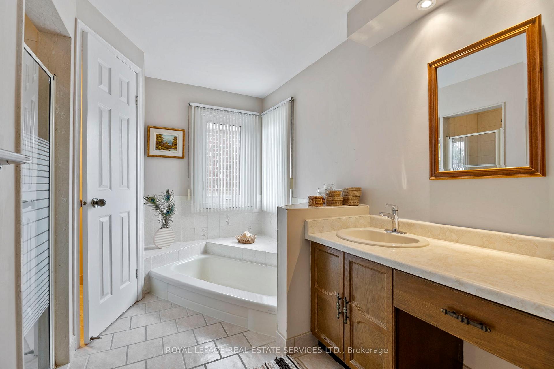 Photo 29 of 119 Heatherton Way, Vaughan, Crestwood-Springfarm-Yorkhill — HOMEH