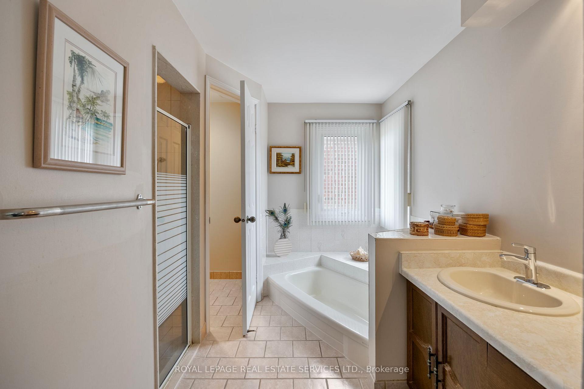 Photo 23 of 119 Heatherton Way, Vaughan, Crestwood-Springfarm-Yorkhill — HOMEH
