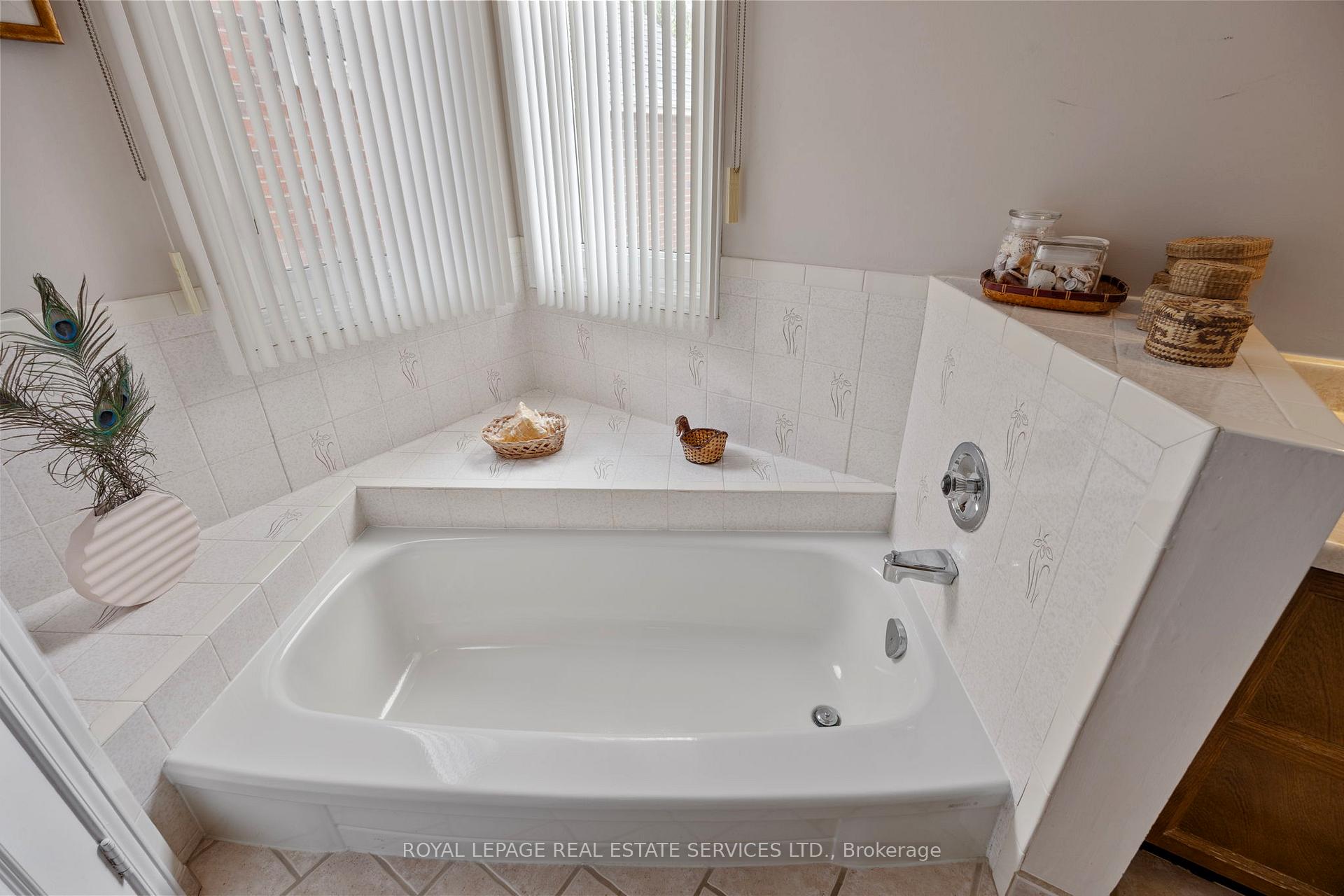 Photo 17 of 119 Heatherton Way, Vaughan, Crestwood-Springfarm-Yorkhill — HOMEH