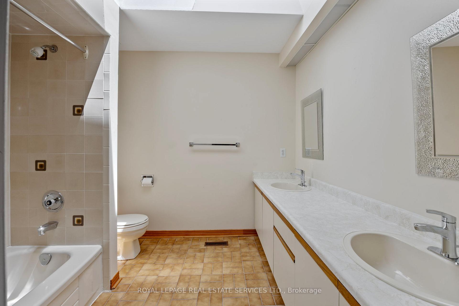 Photo 19 of 119 Heatherton Way, Vaughan, Crestwood-Springfarm-Yorkhill — HOMEH