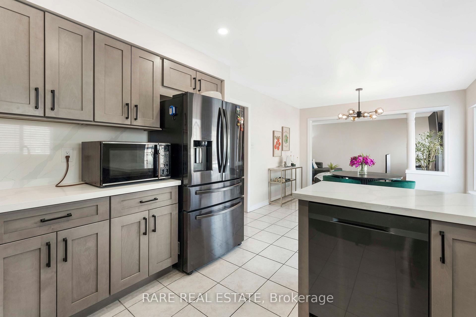 Photo 49 of 51 Wild Indigo Crescent, Brampton, Sandringham-Wellington — HOMEH