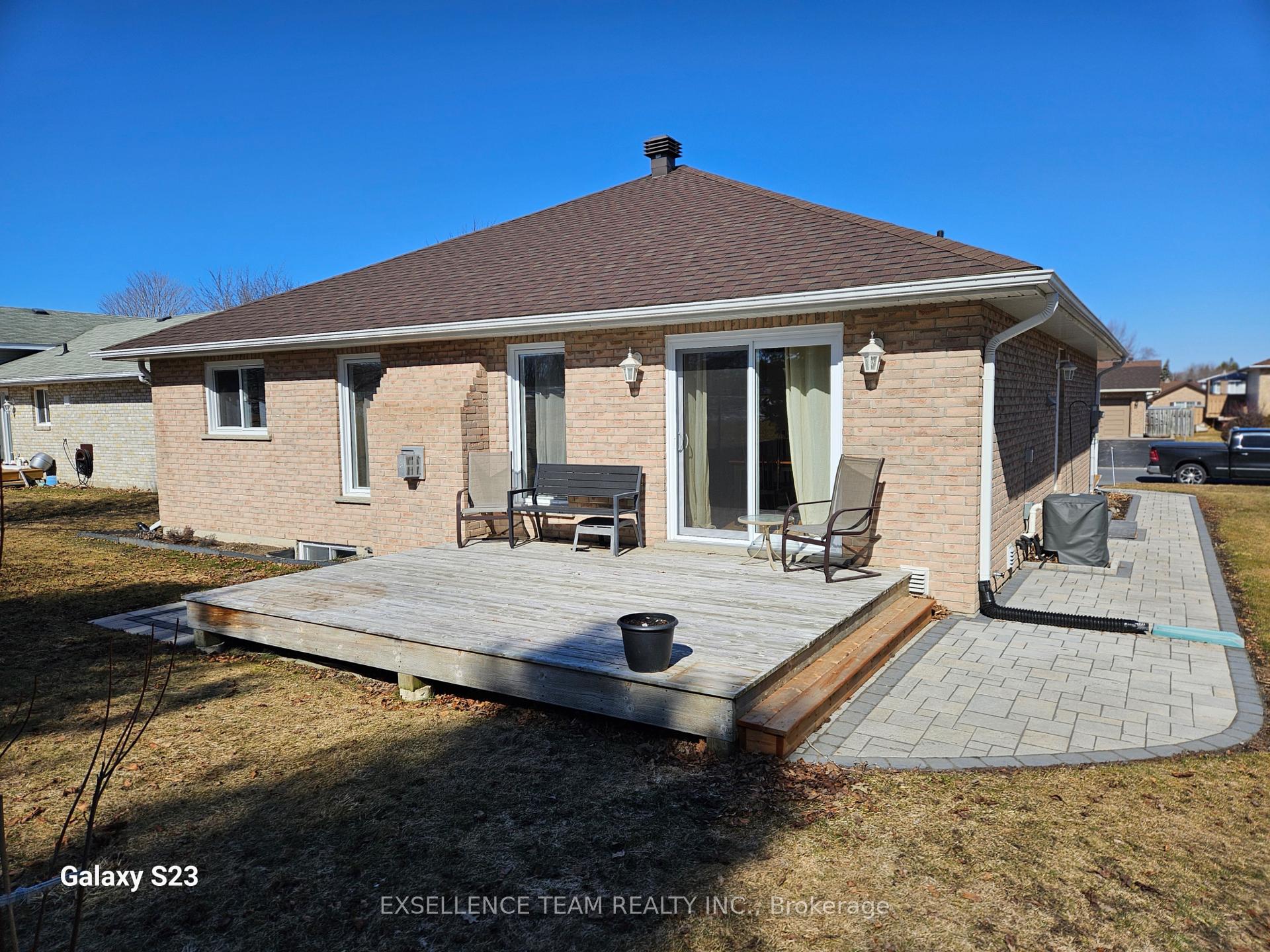 Photo 3 of 2177 Concorde Avenue, Cornwall — HOMEH
