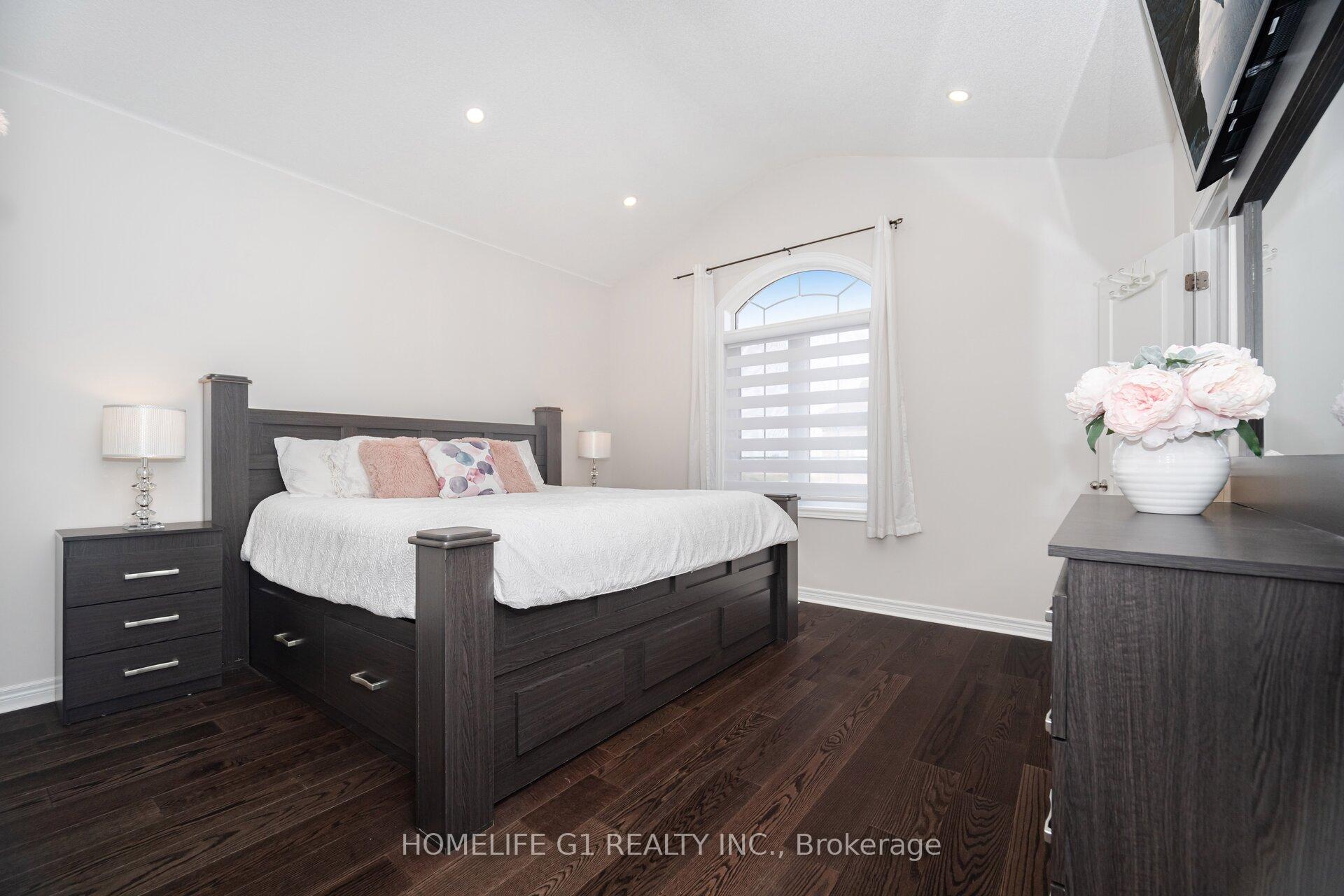 Photo 10 of 82 Truro Circle, Brampton, Northwest Brampton — HOMEH