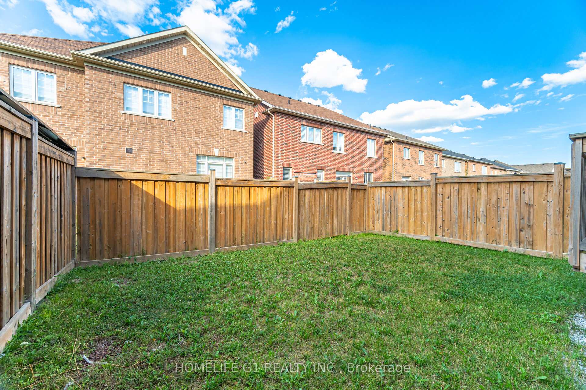 Photo 40 of 82 Truro Circle, Brampton, Northwest Brampton — HOMEH