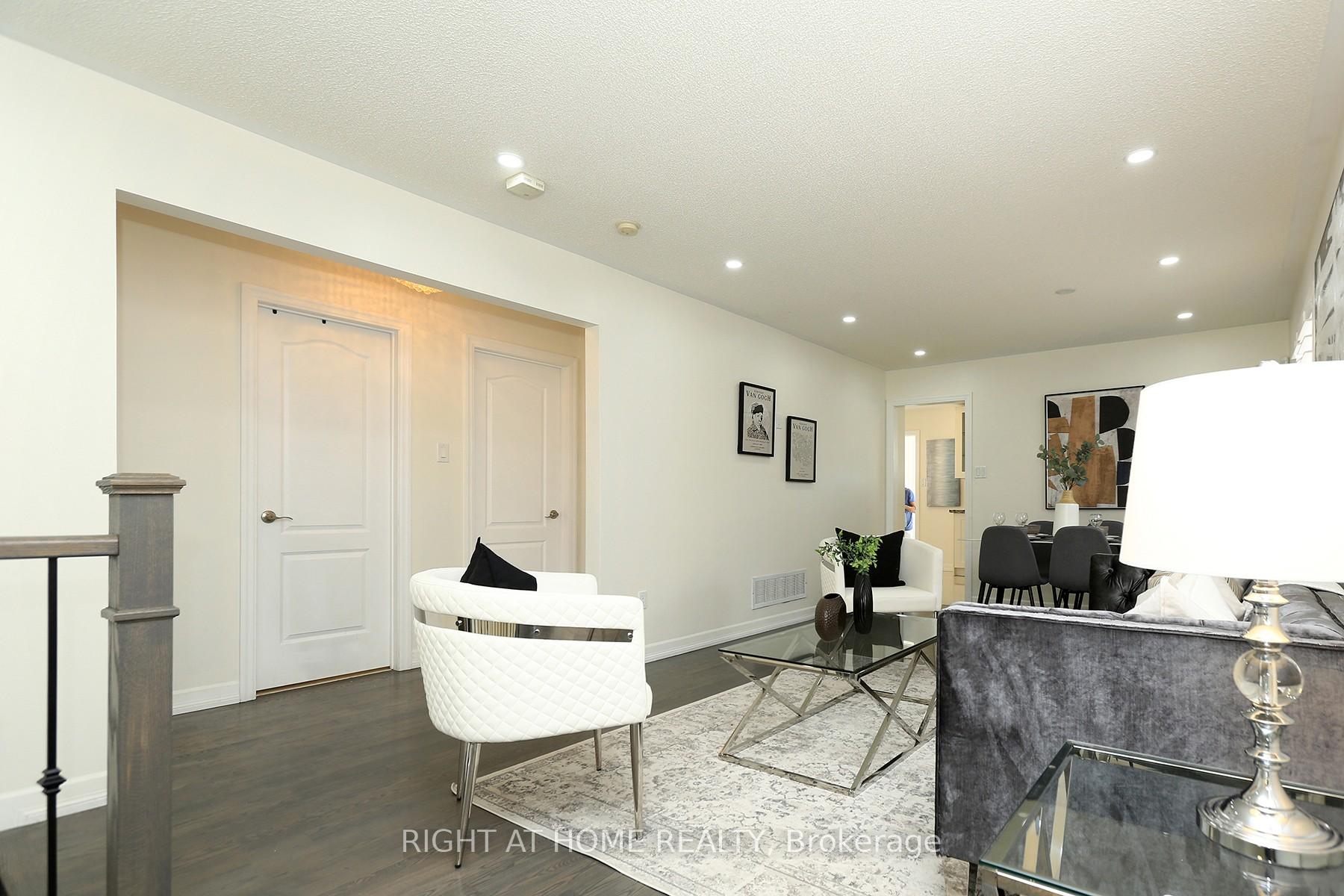 Photo 18 of 28 Legend Lane W, Brampton, Fletcher's Creek Village — HOMEH