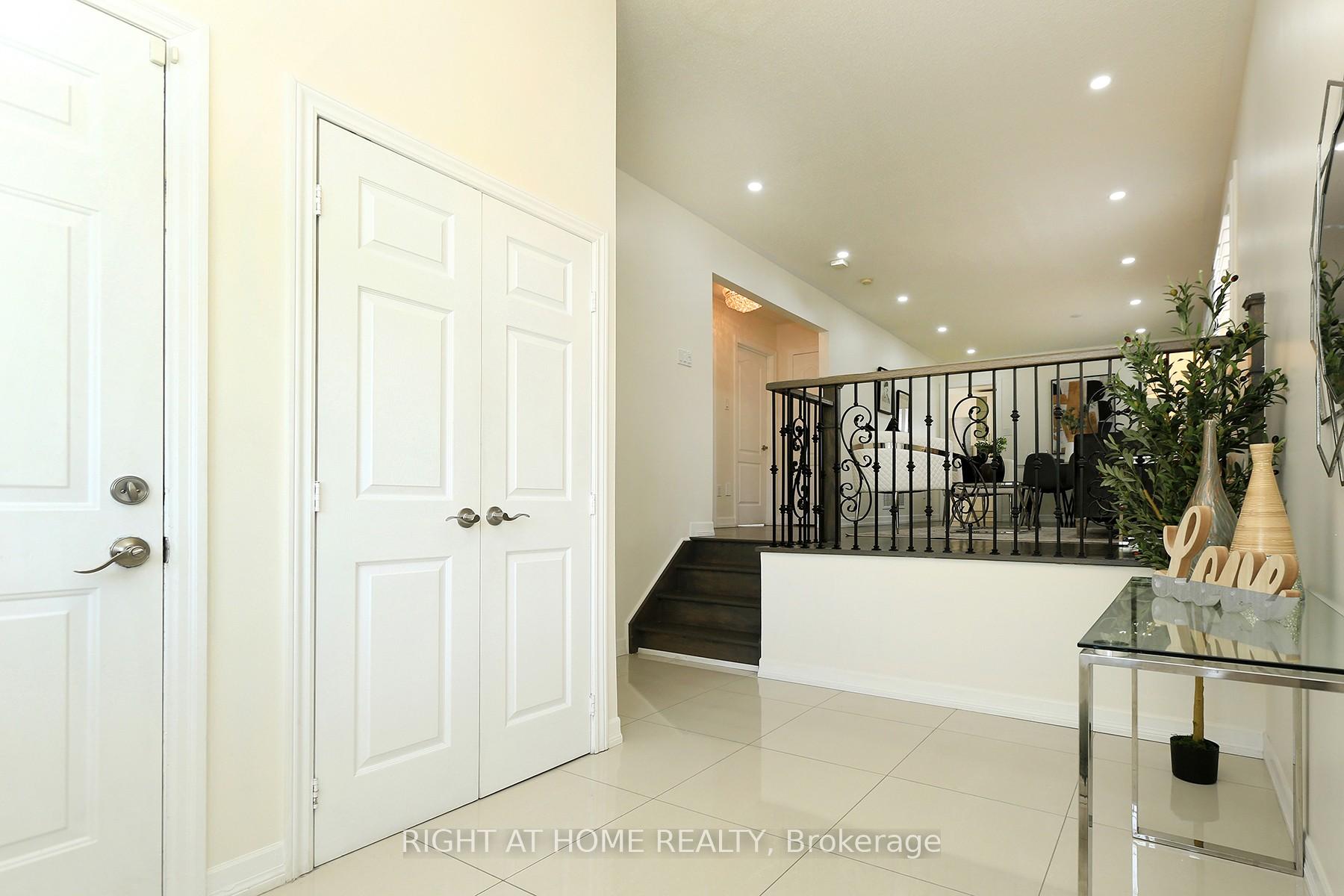 Photo 12 of 28 Legend Lane W, Brampton, Fletcher's Creek Village — HOMEH