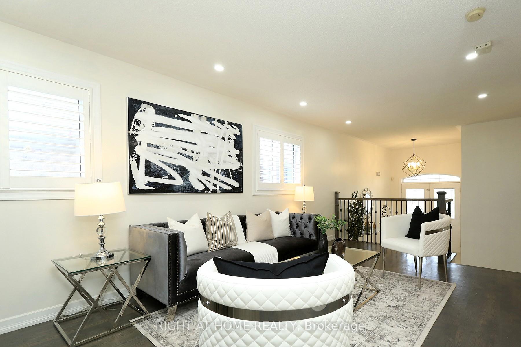Photo 13 of 28 Legend Lane W, Brampton, Fletcher's Creek Village — HOMEH