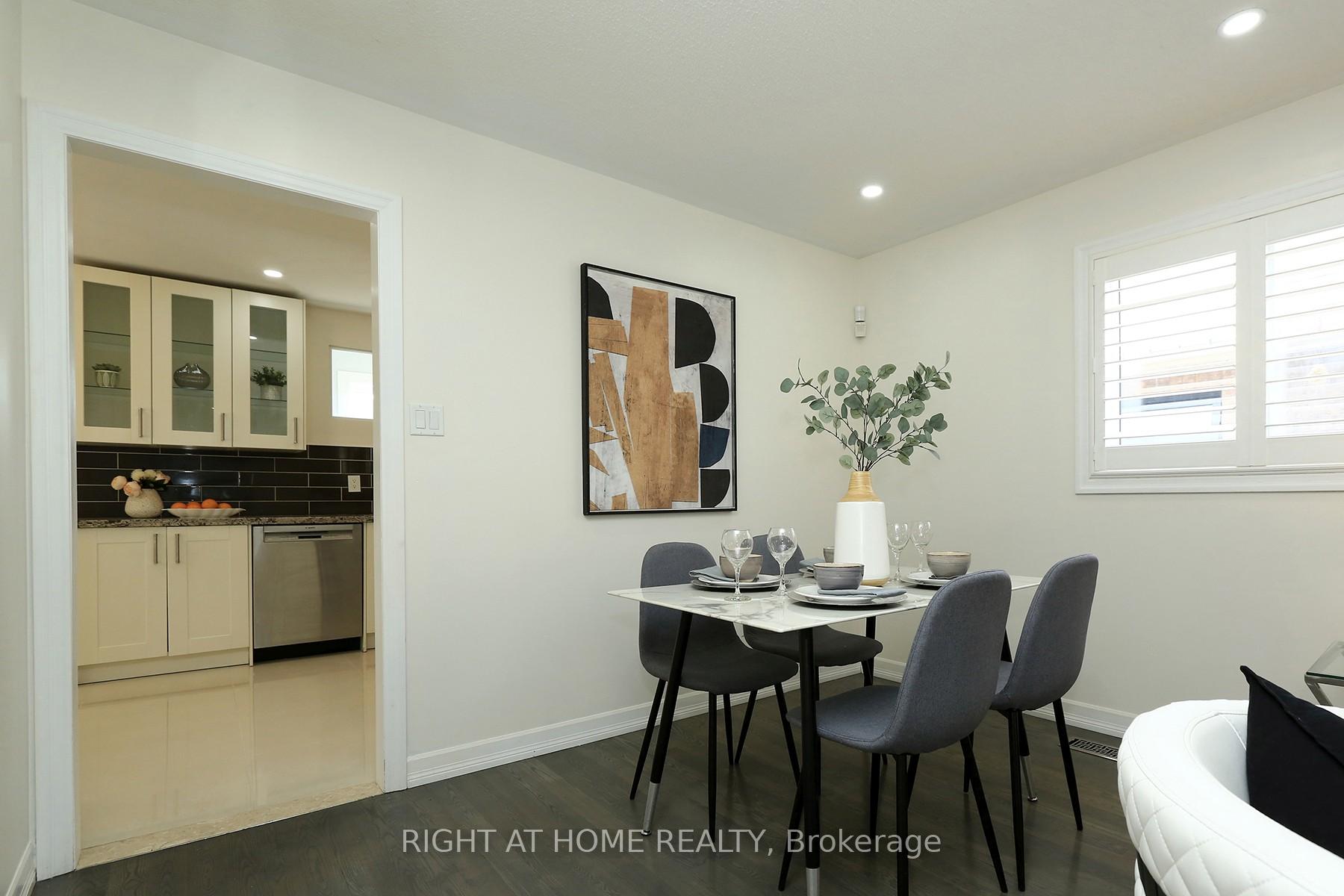 Photo 21 of 28 Legend Lane W, Brampton, Fletcher's Creek Village — HOMEH